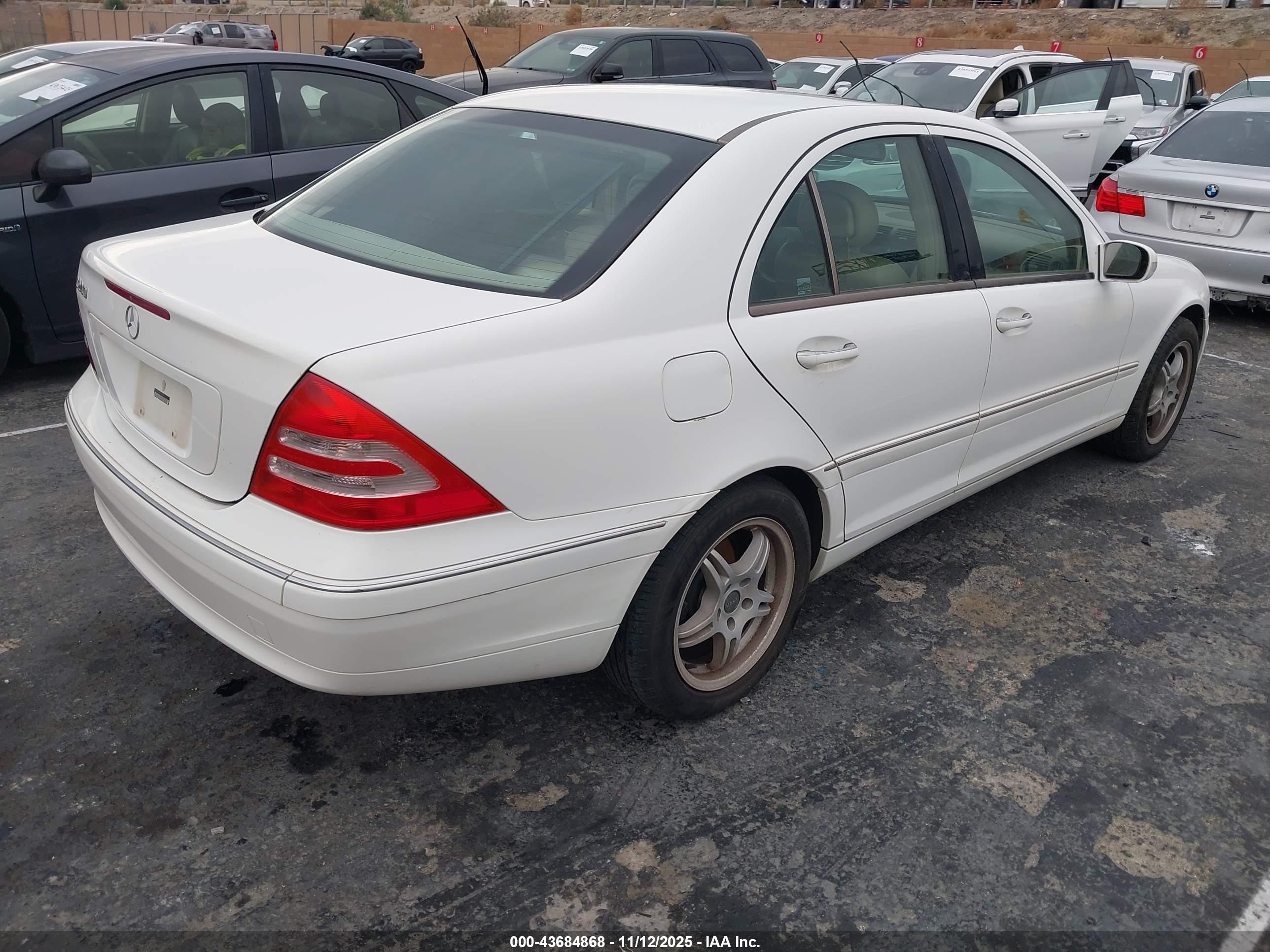 2004 Mercedes-benz C 240   Белый vin: WDBRF61J44F510319