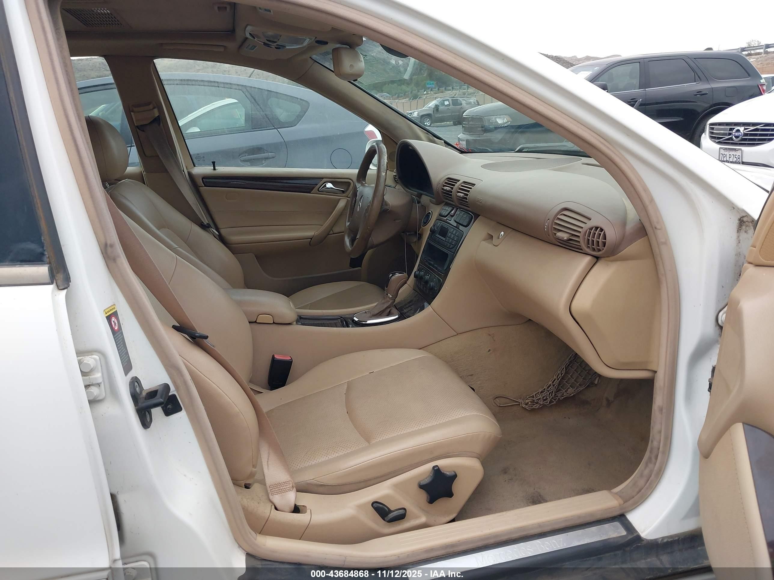 2004 Mercedes-benz C 240   Белый vin: WDBRF61J44F510319