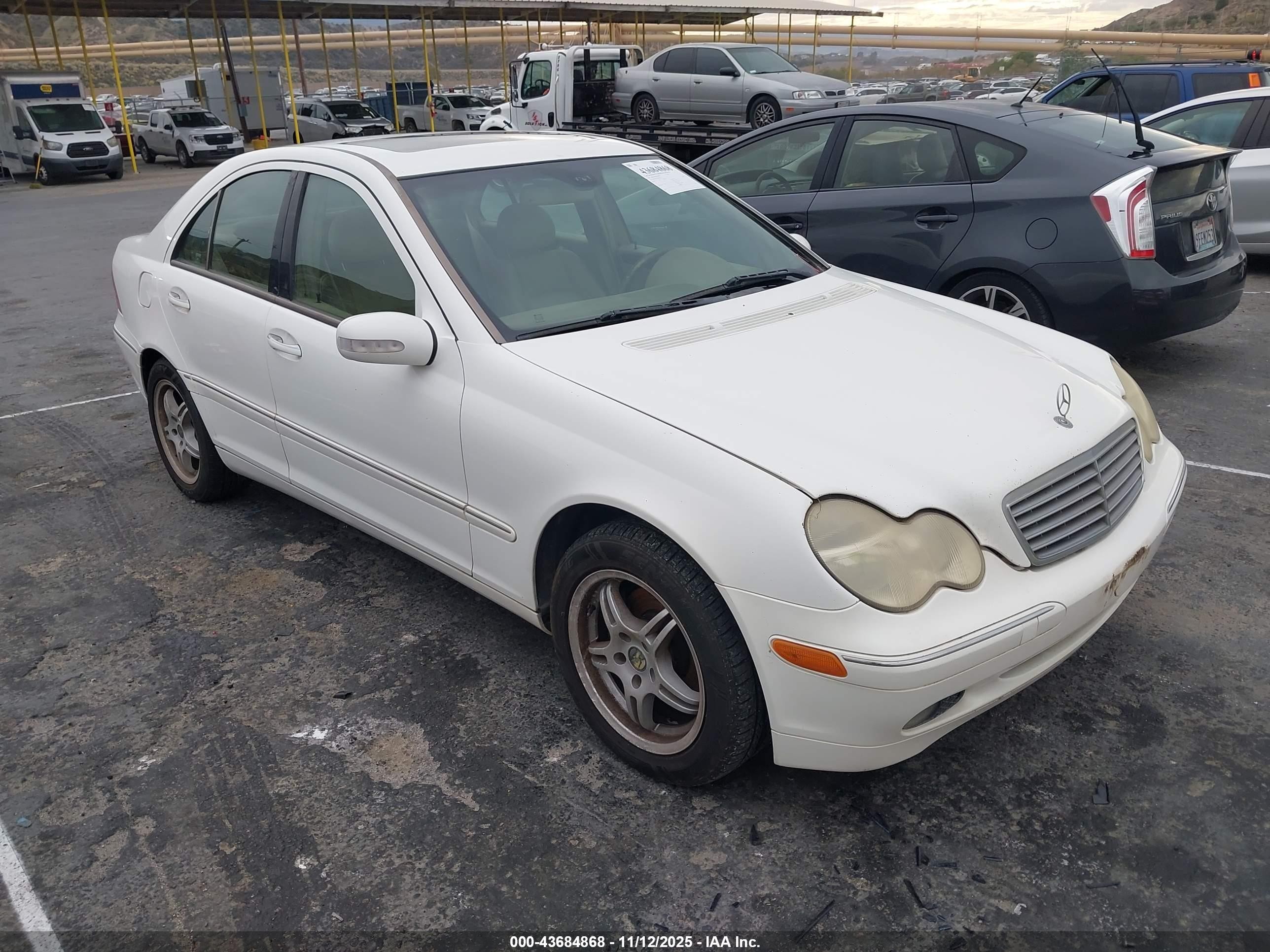 2004 Mercedes-benz C 240   Белый vin: WDBRF61J44F510319