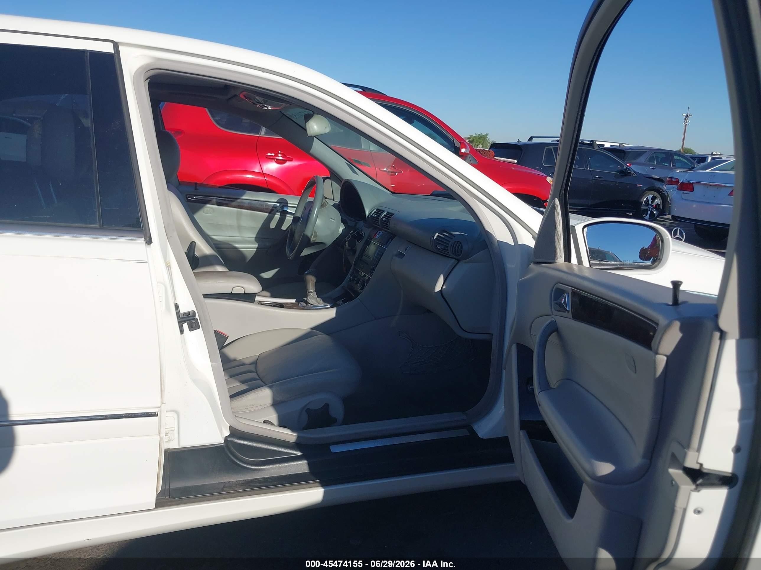 2005 Mercedes-benz C 240 Luxury White vin: WDBRF61J45F571252