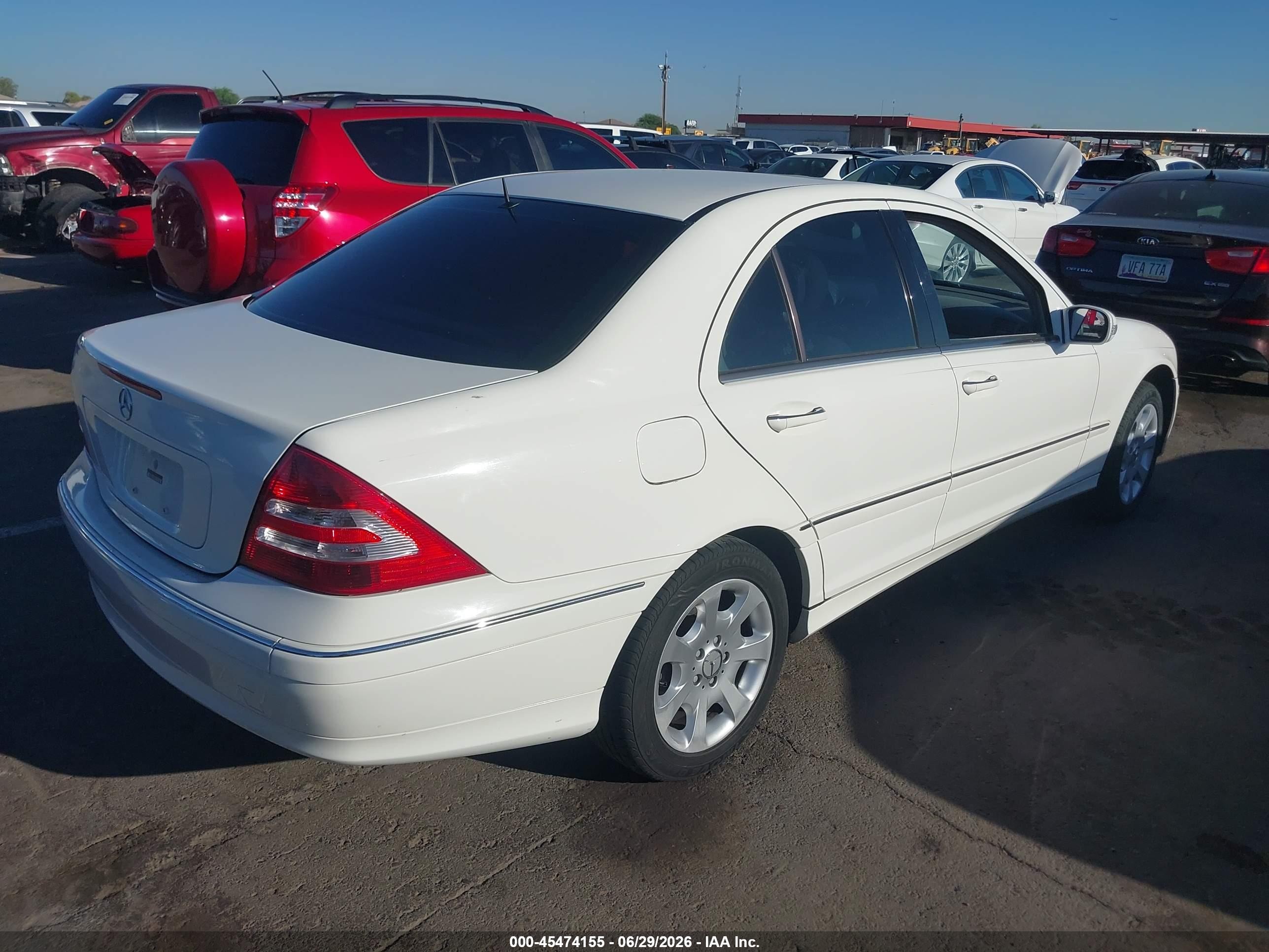 2005 Mercedes-benz C 240 Luxury White vin: WDBRF61J45F571252