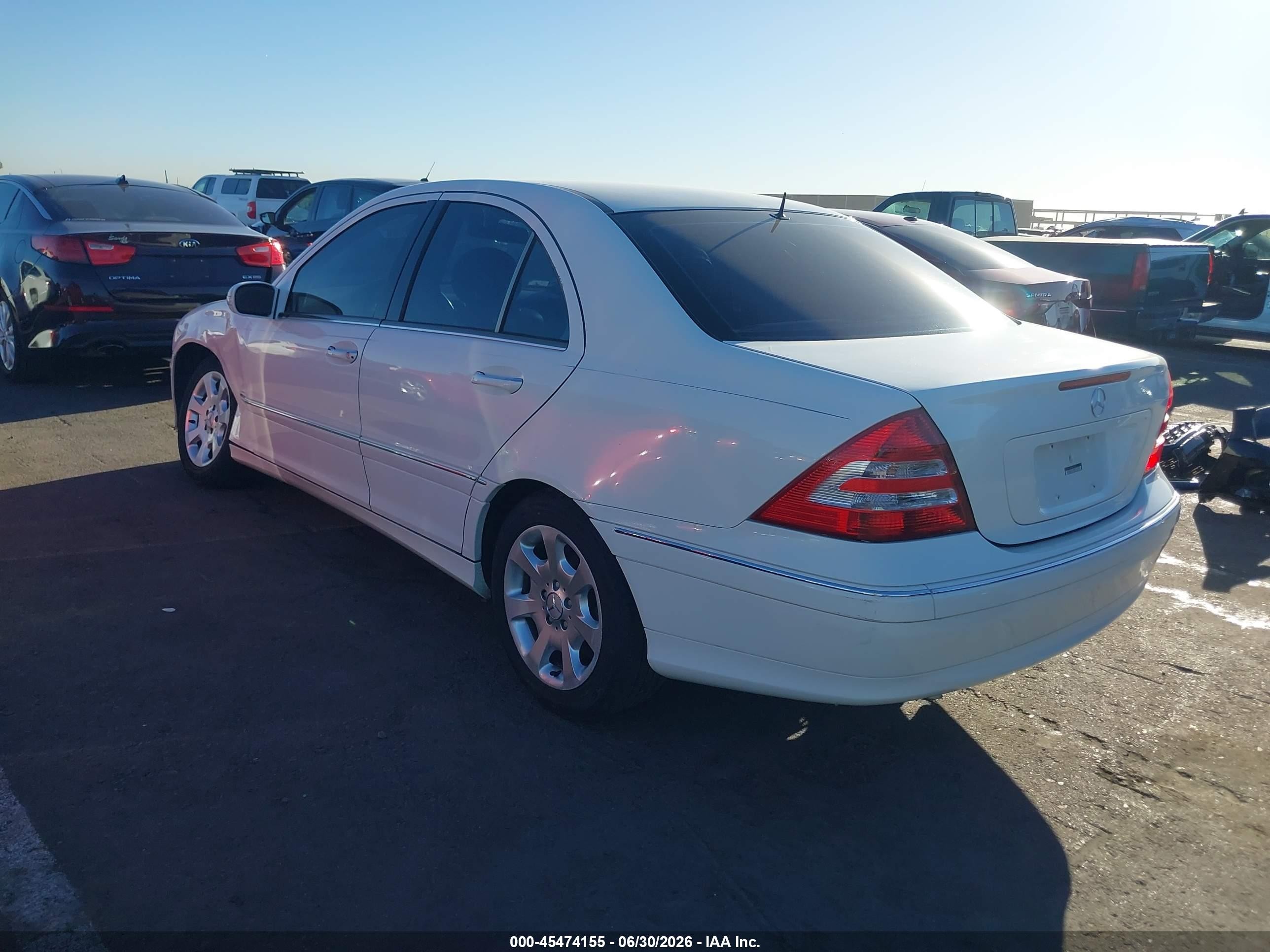2005 Mercedes-benz C 240 Luxury White vin: WDBRF61J45F571252