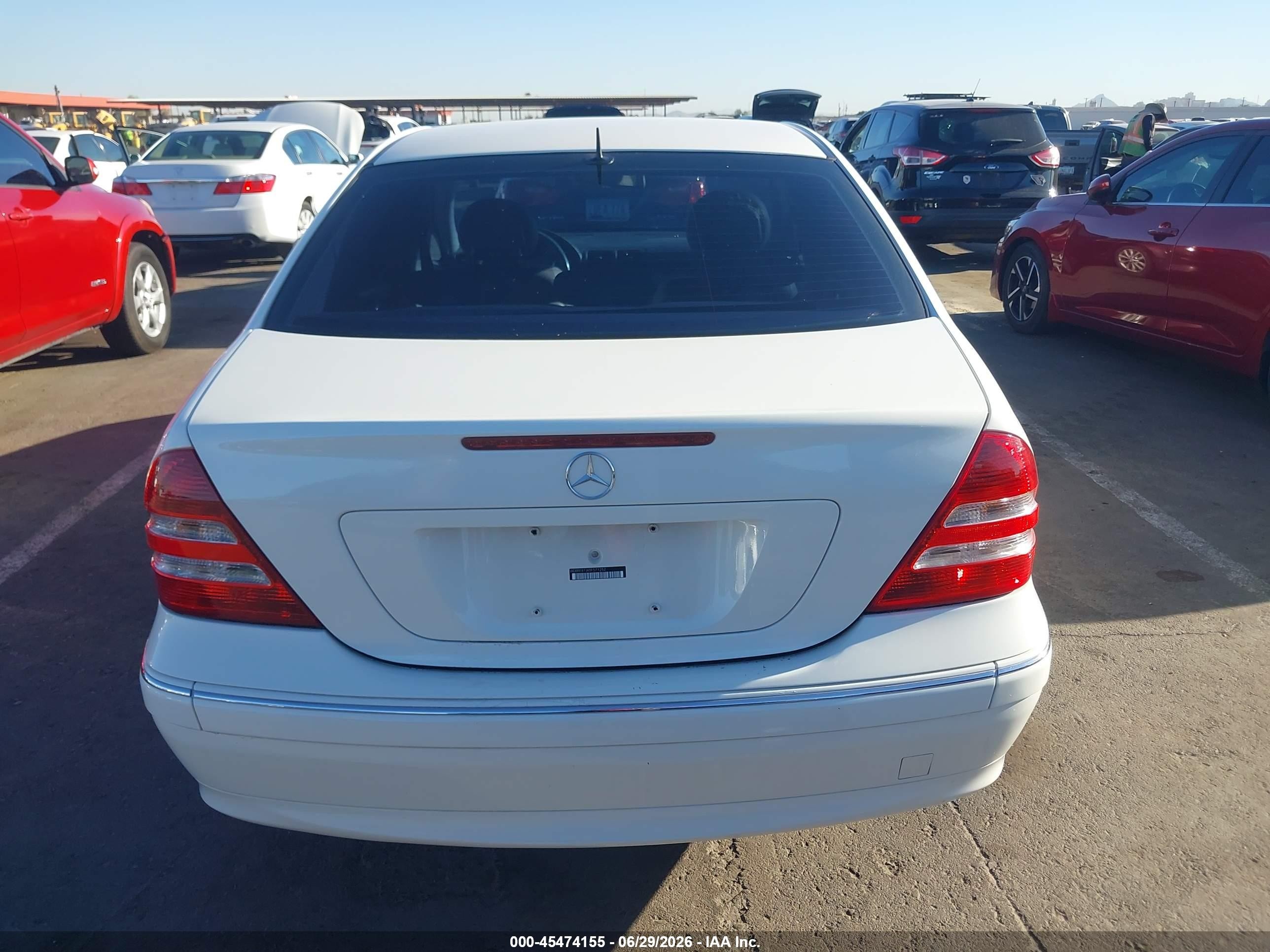2005 Mercedes-benz C 240 Luxury White vin: WDBRF61J45F571252