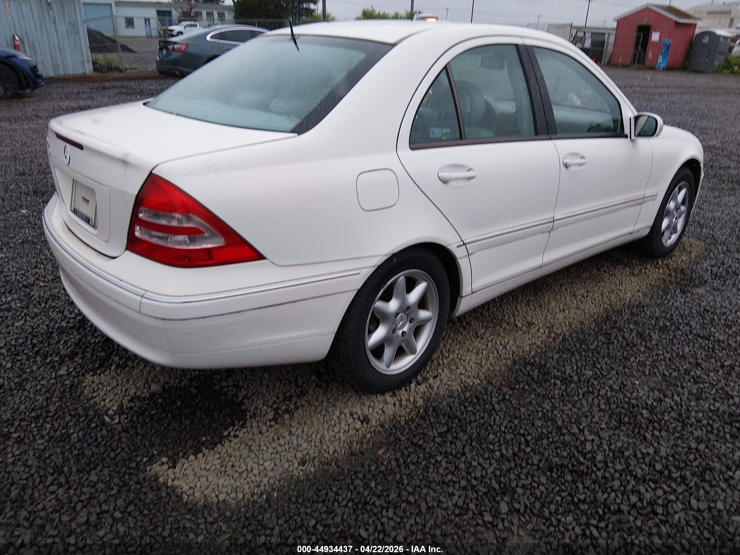 2002 Mercedes-benz C 240 Белый vin: WDBRF61J52E008728