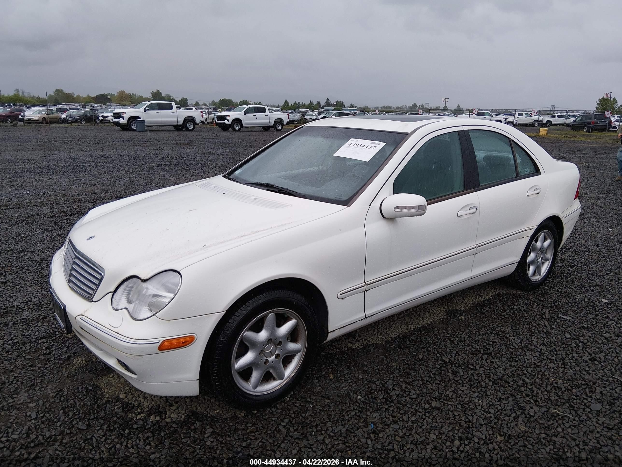 2002 Mercedes-benz C 240 Белый vin: WDBRF61J52E008728