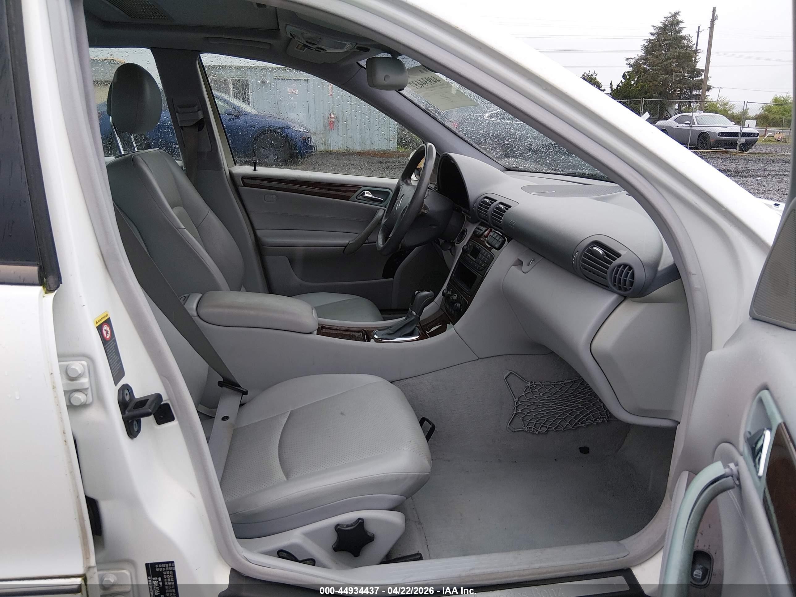 2002 Mercedes-benz C 240 Белый vin: WDBRF61J52E008728