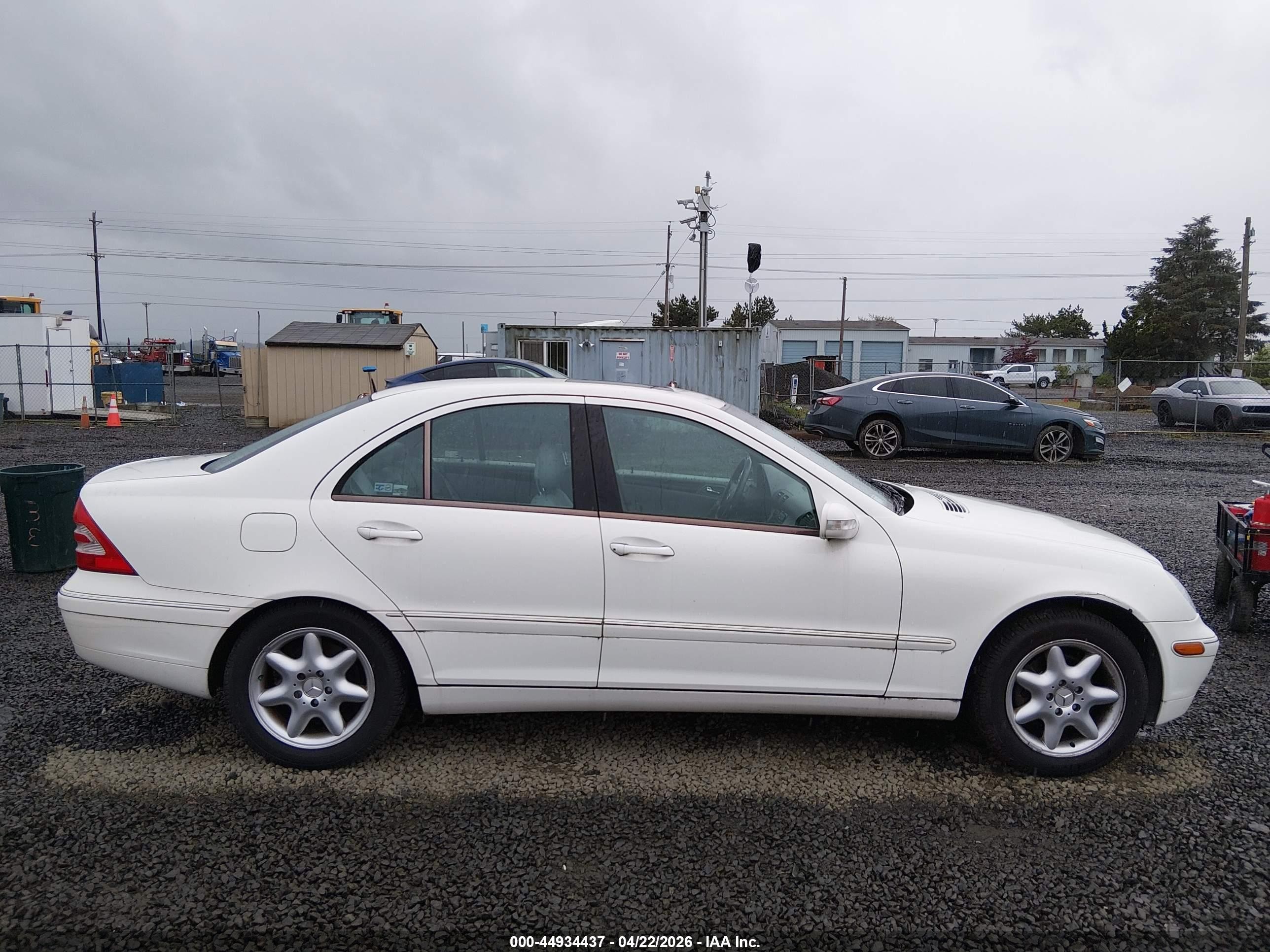 2002 Mercedes-benz C 240 Белый vin: WDBRF61J52E008728
