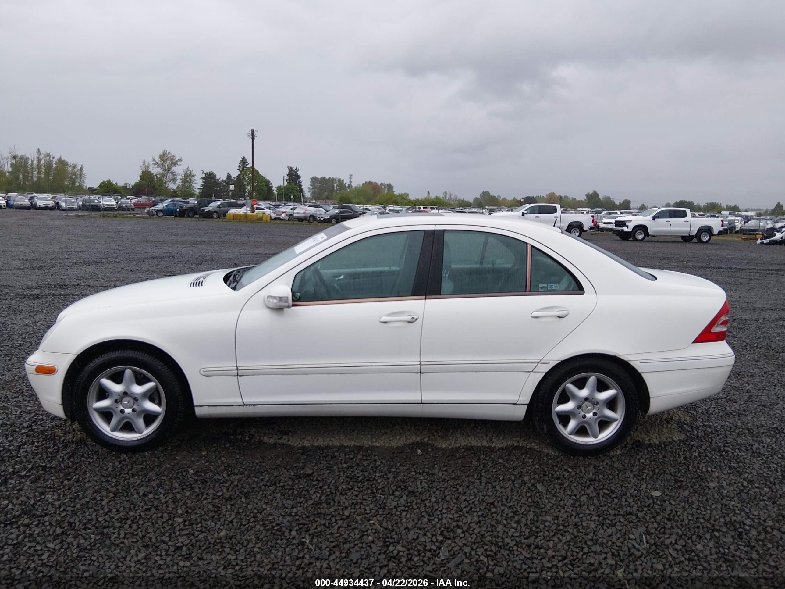 2002 Mercedes-benz C 240 Белый vin: WDBRF61J52E008728
