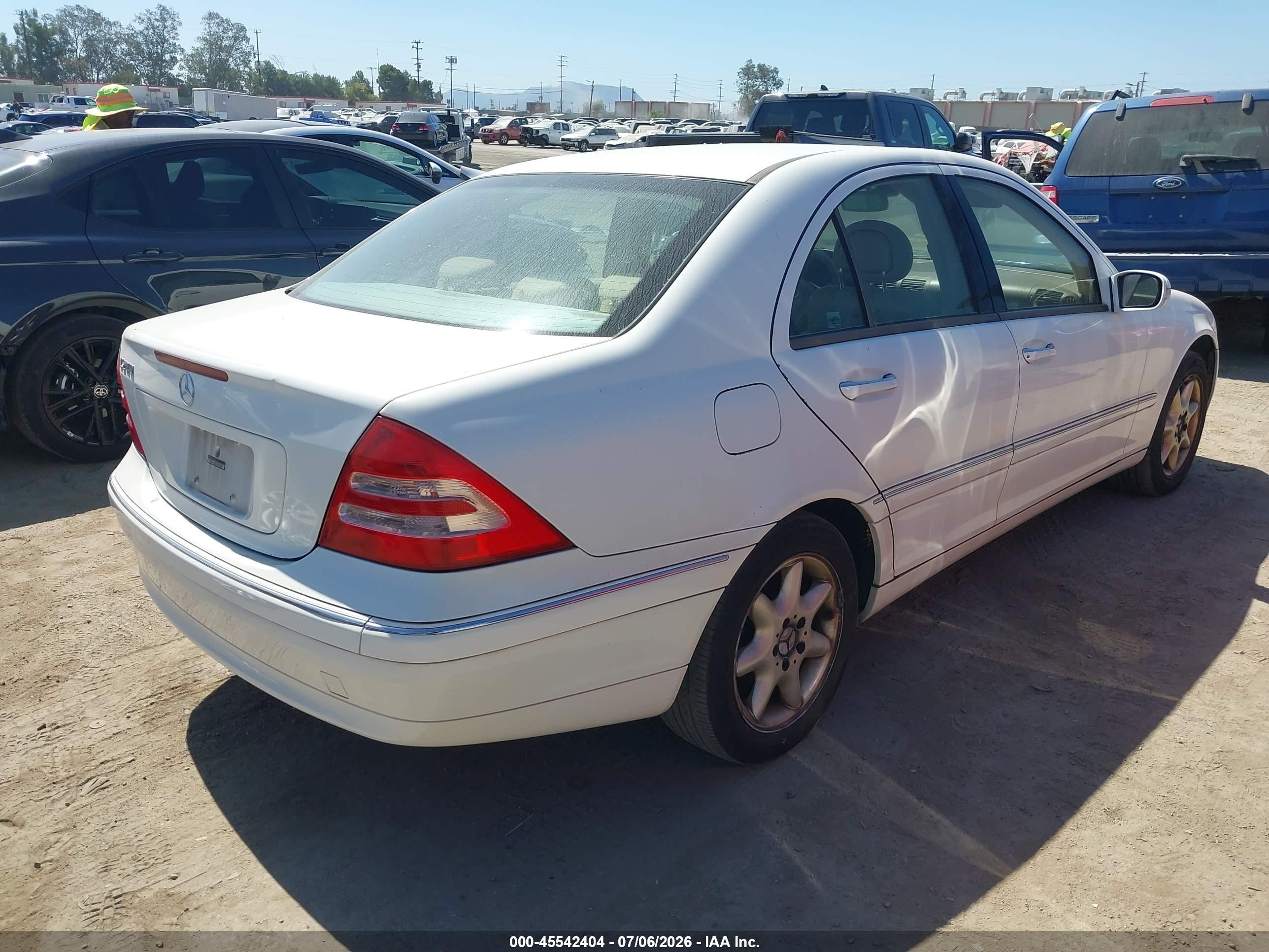 2003 Mercedes-benz C 240   White vin: WDBRF61J53E012876