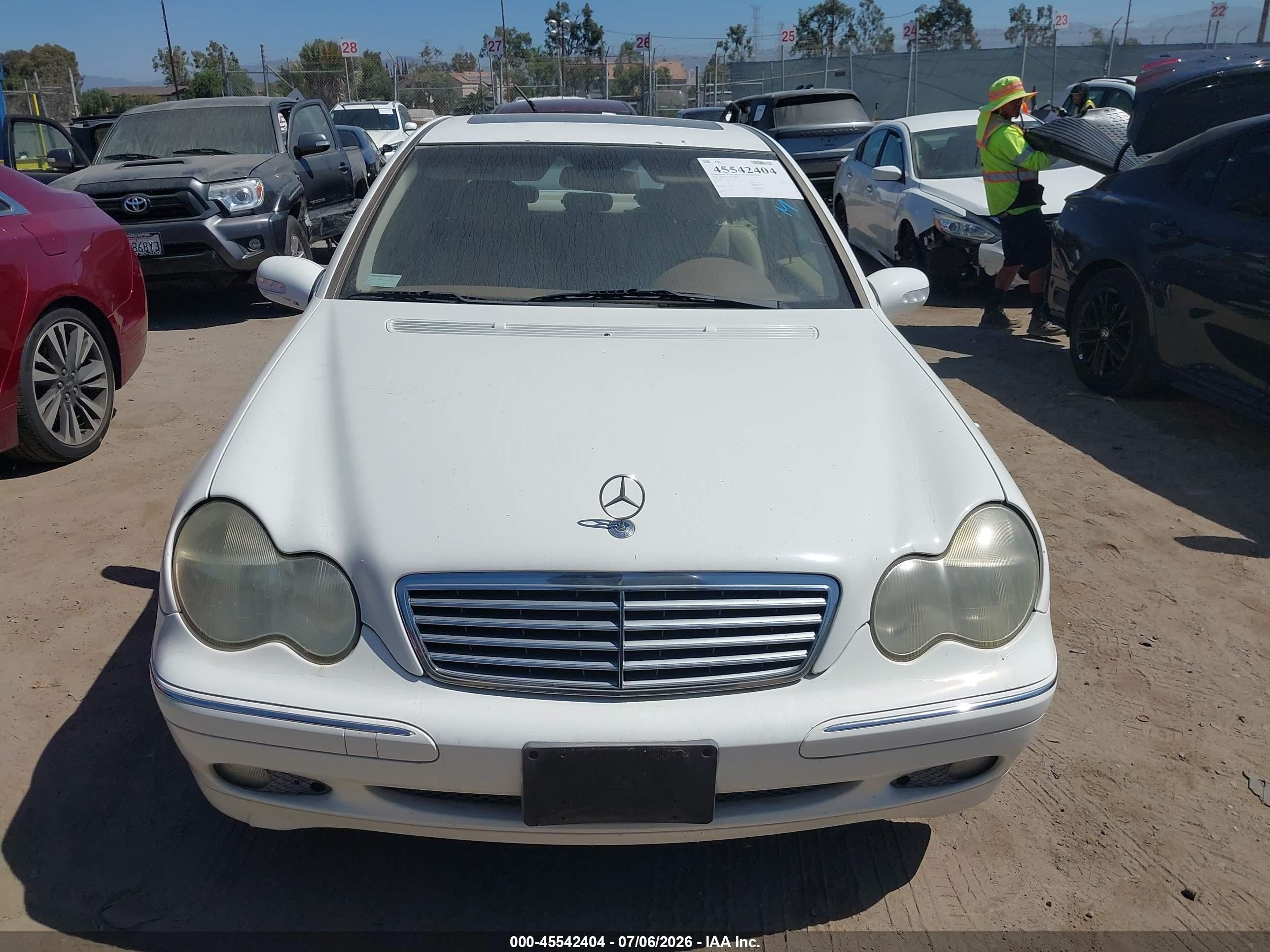 2003 Mercedes-benz C 240   White vin: WDBRF61J53E012876
