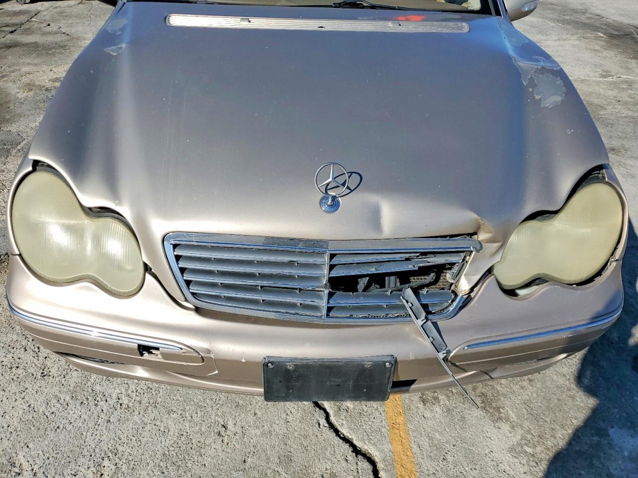 2001 Mercedes-benz C 240 Gold vin: WDBRF61J61F089747