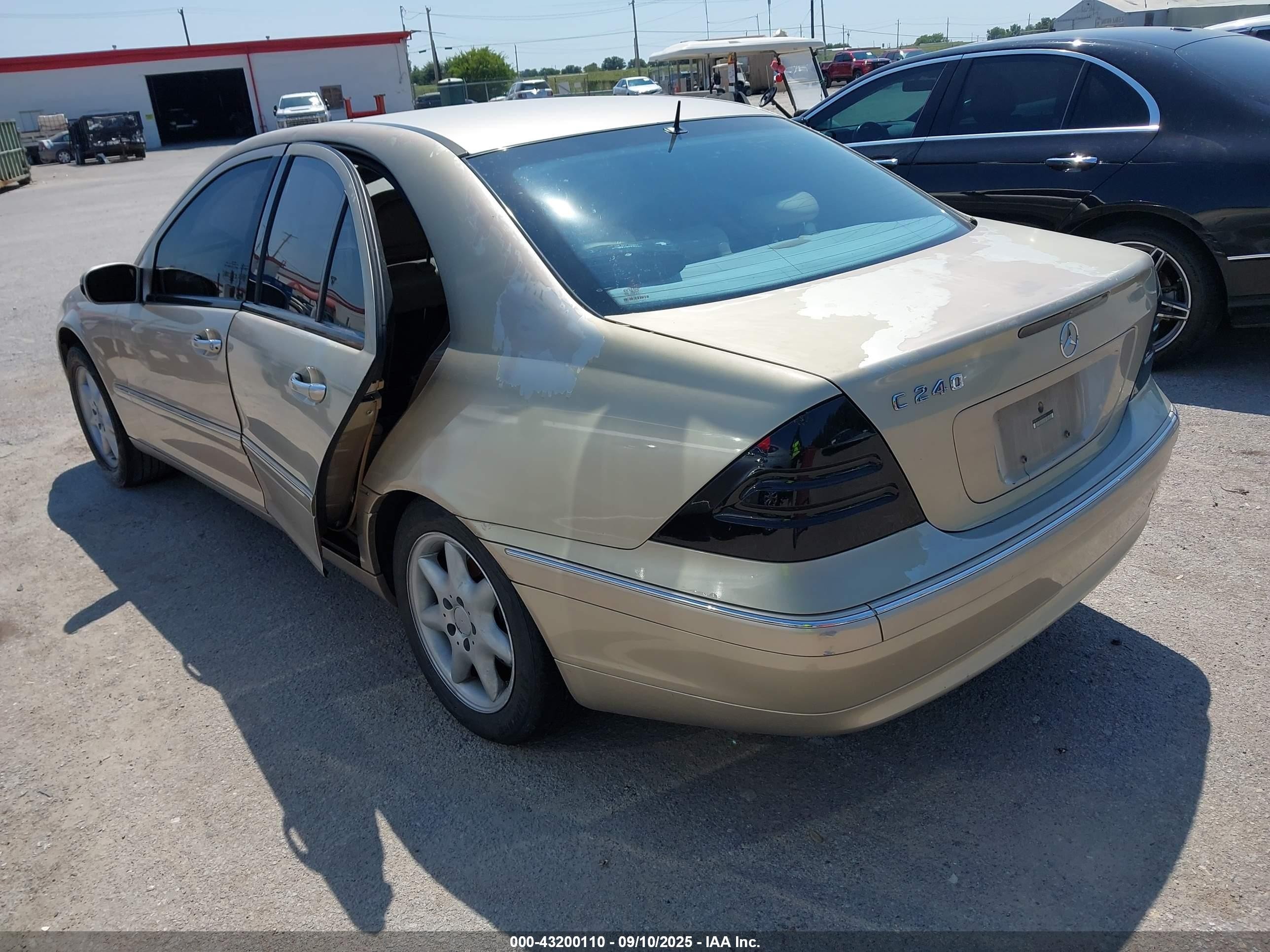 2002 Mercedes-benz C 240   Gold vin: WDBRF61J62E005742