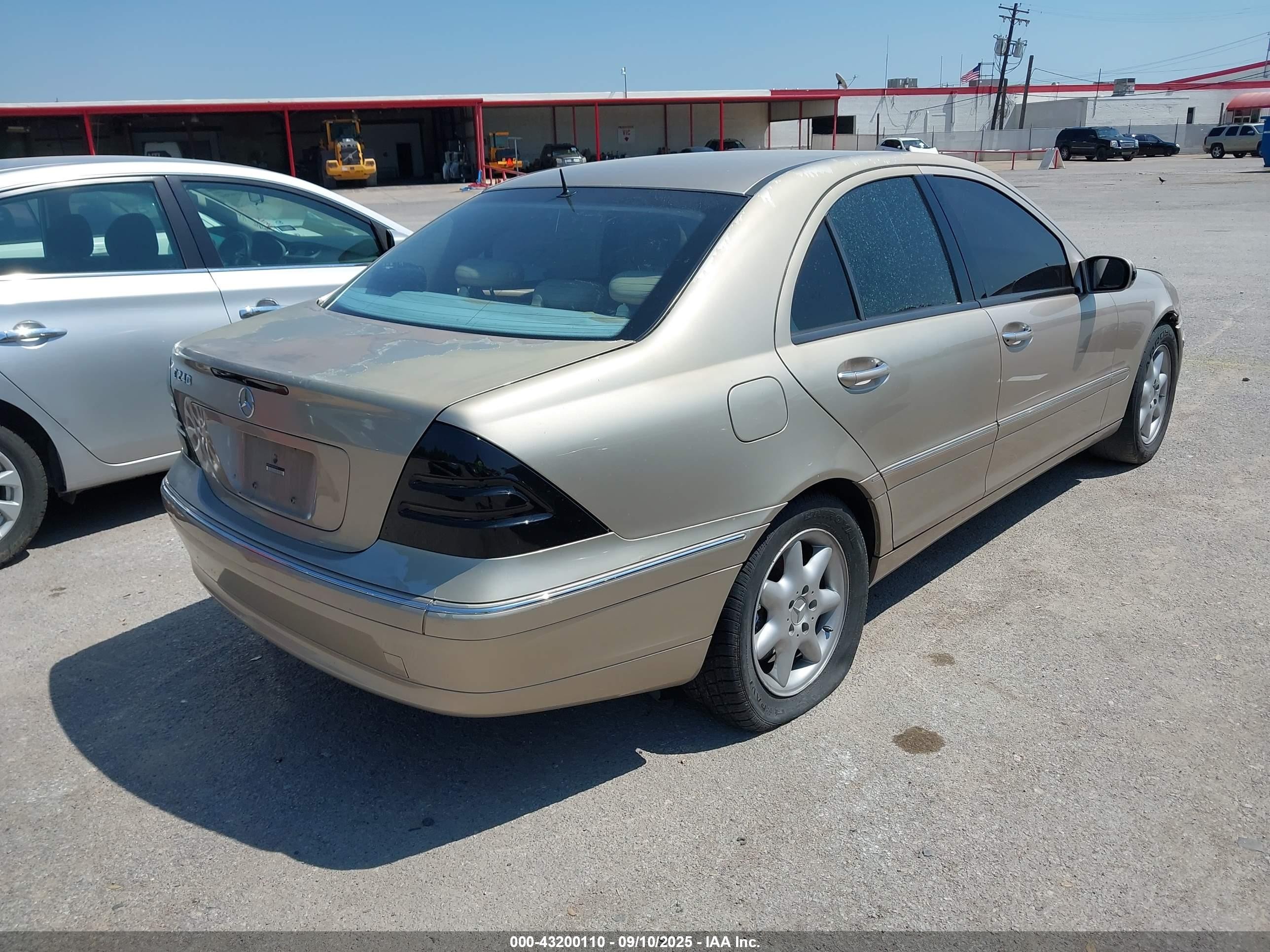 2002 Mercedes-benz C 240   Gold vin: WDBRF61J62E005742