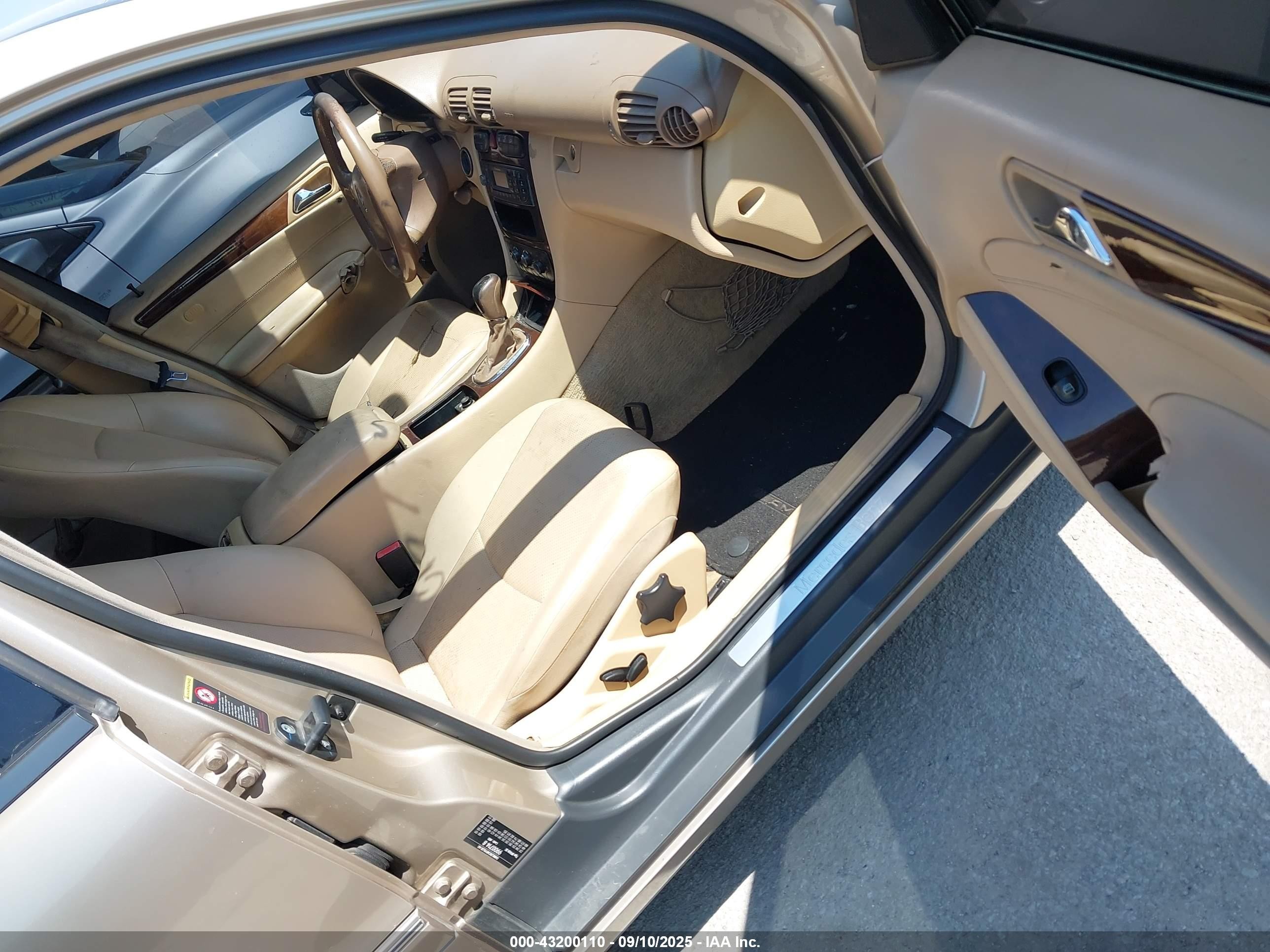 2002 Mercedes-benz C 240   Gold vin: WDBRF61J62E005742