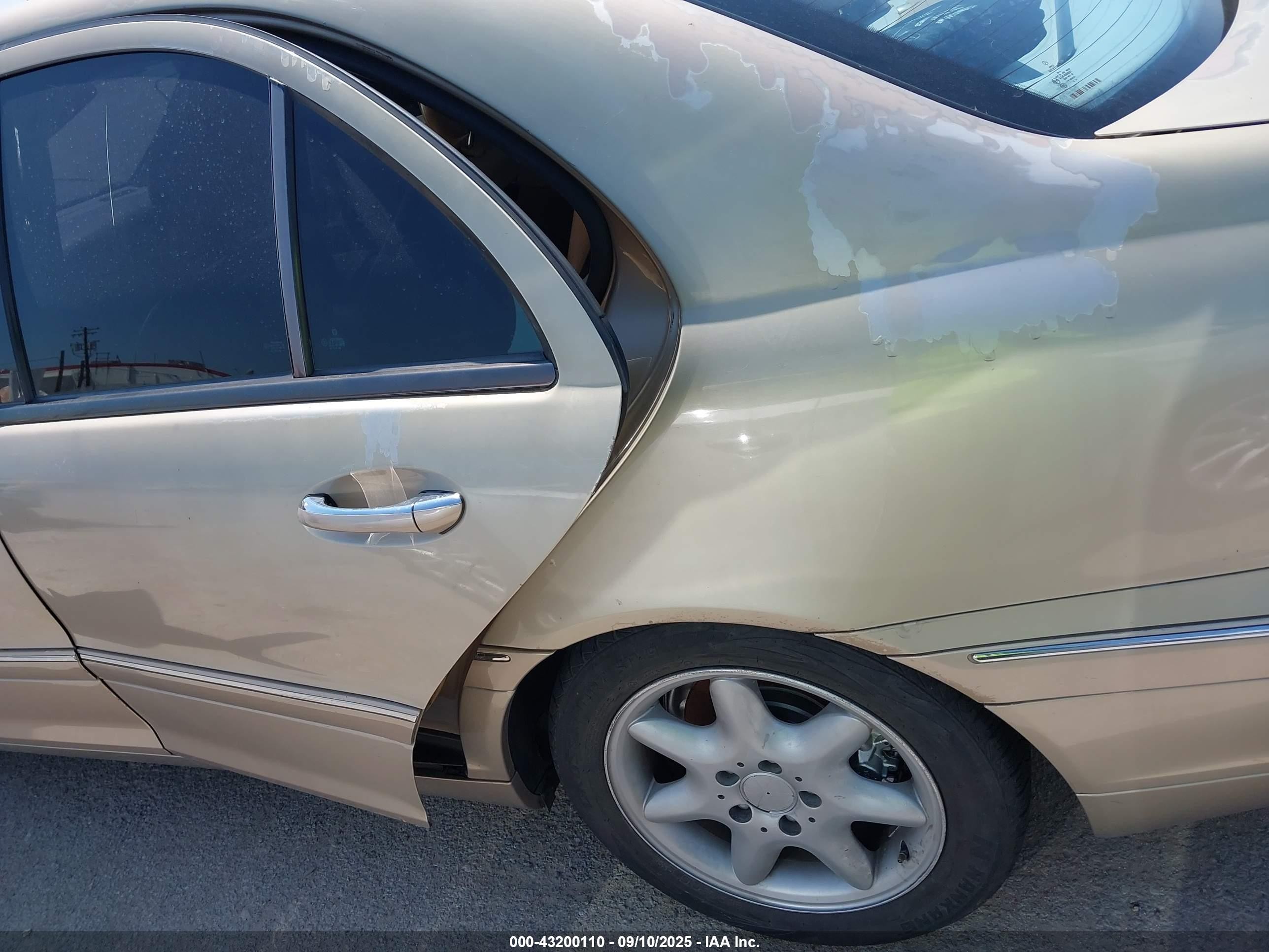 2002 Mercedes-benz C 240   Gold vin: WDBRF61J62E005742