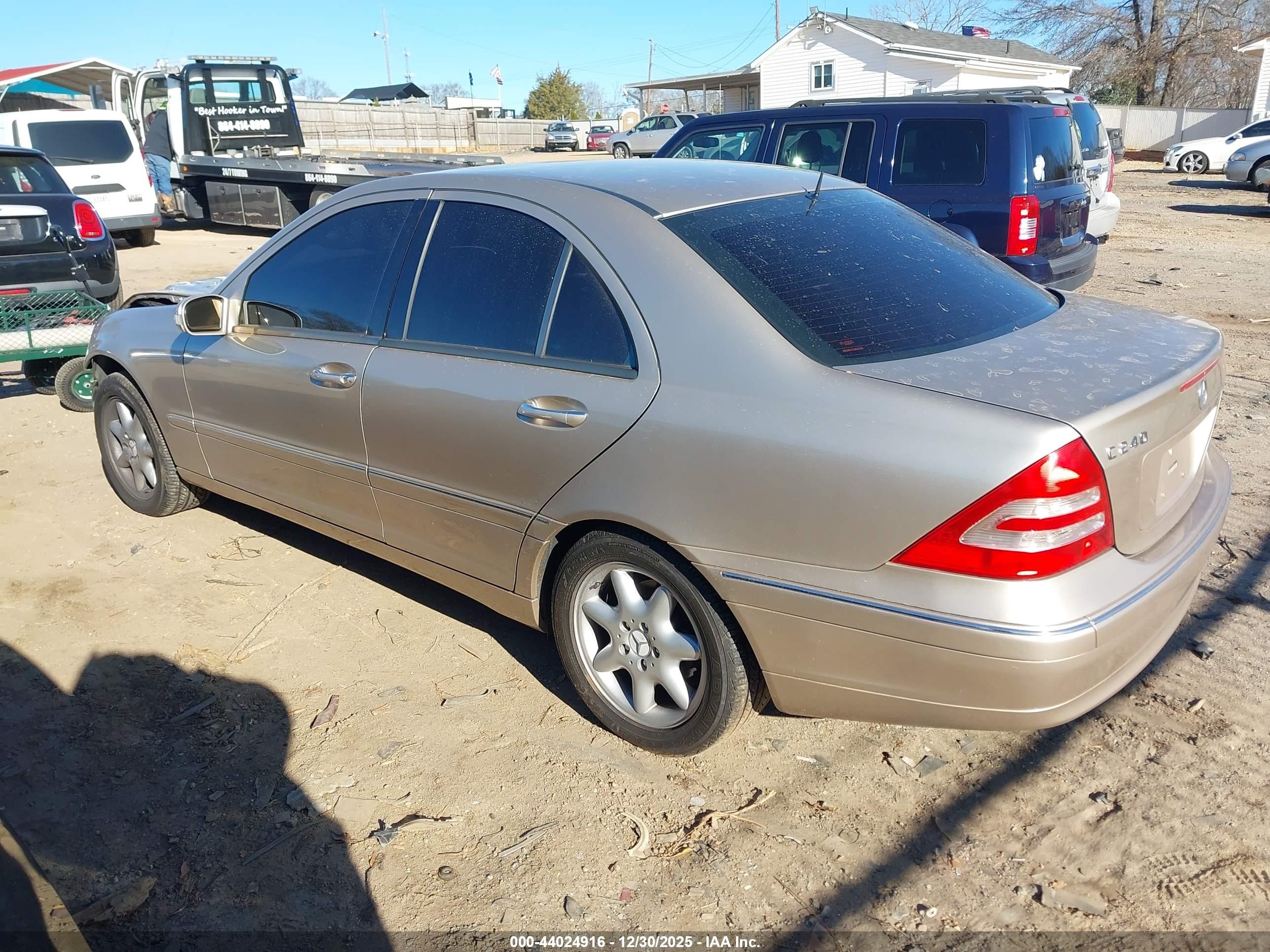 2002 Mercedes-benz C 240   Gold vin: WDBRF61J62F199005