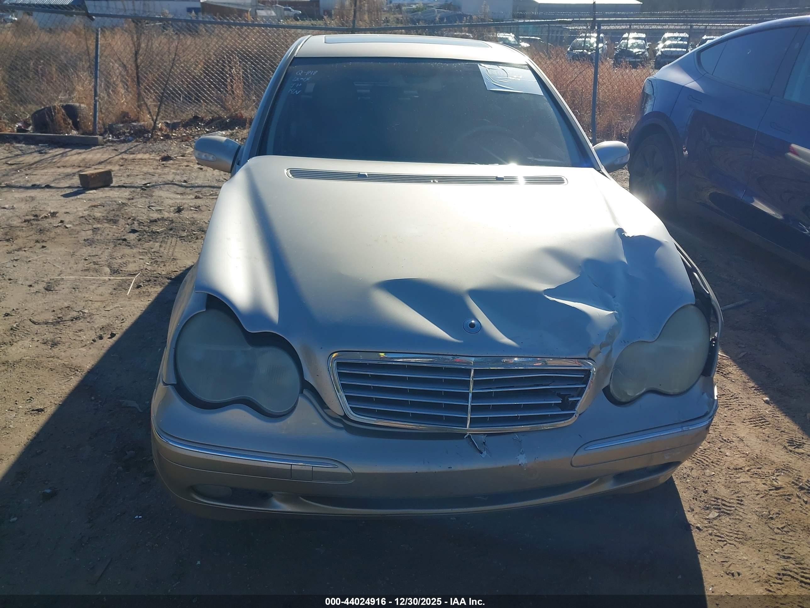 2002 Mercedes-benz C 240   Gold vin: WDBRF61J62F199005