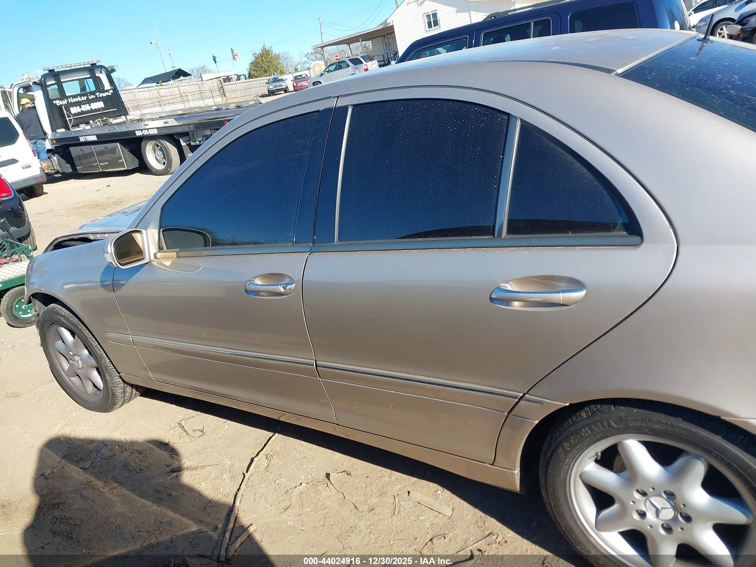 2002 Mercedes-benz C 240   Gold vin: WDBRF61J62F199005