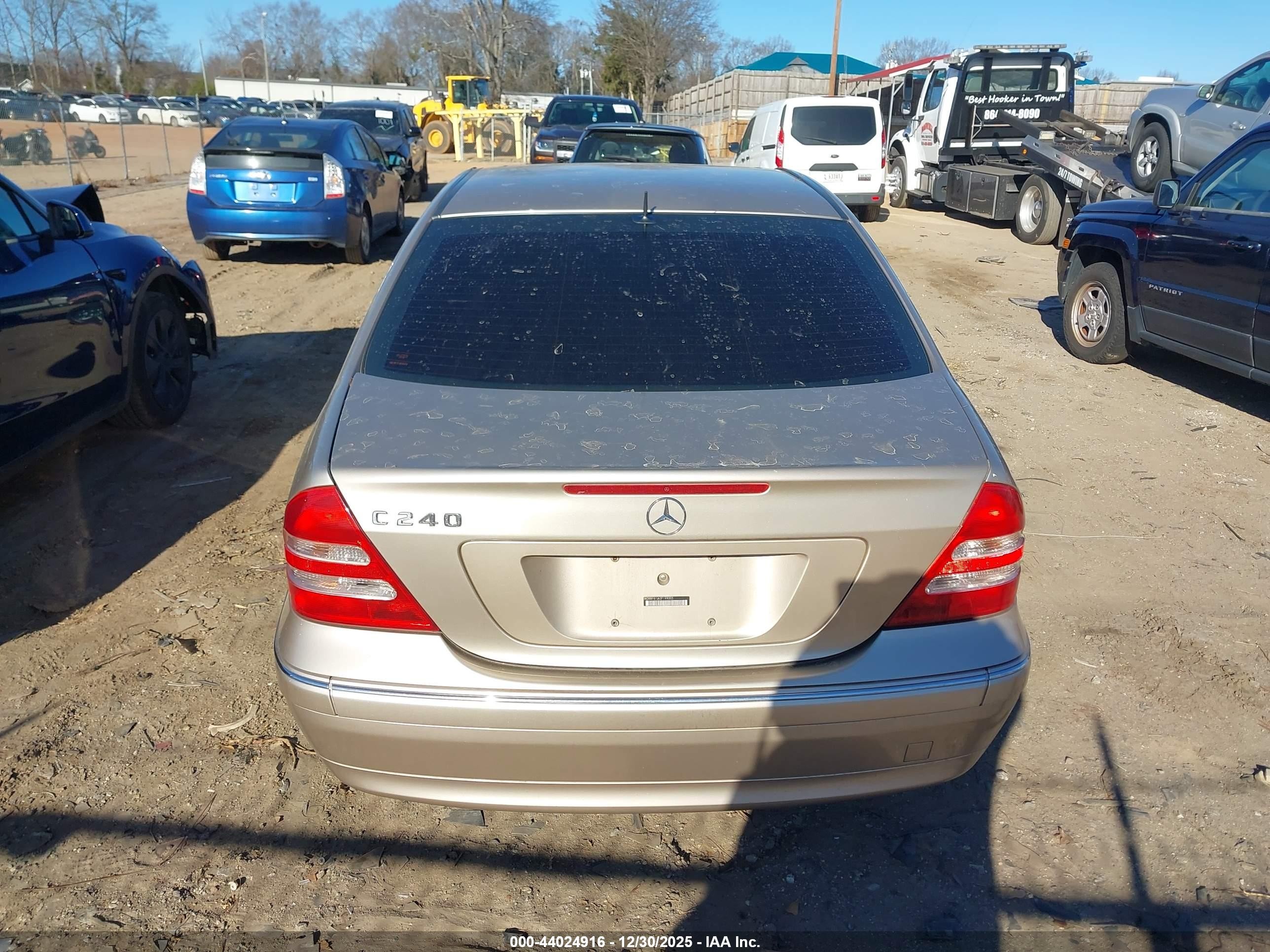 2002 Mercedes-benz C 240   Gold vin: WDBRF61J62F199005