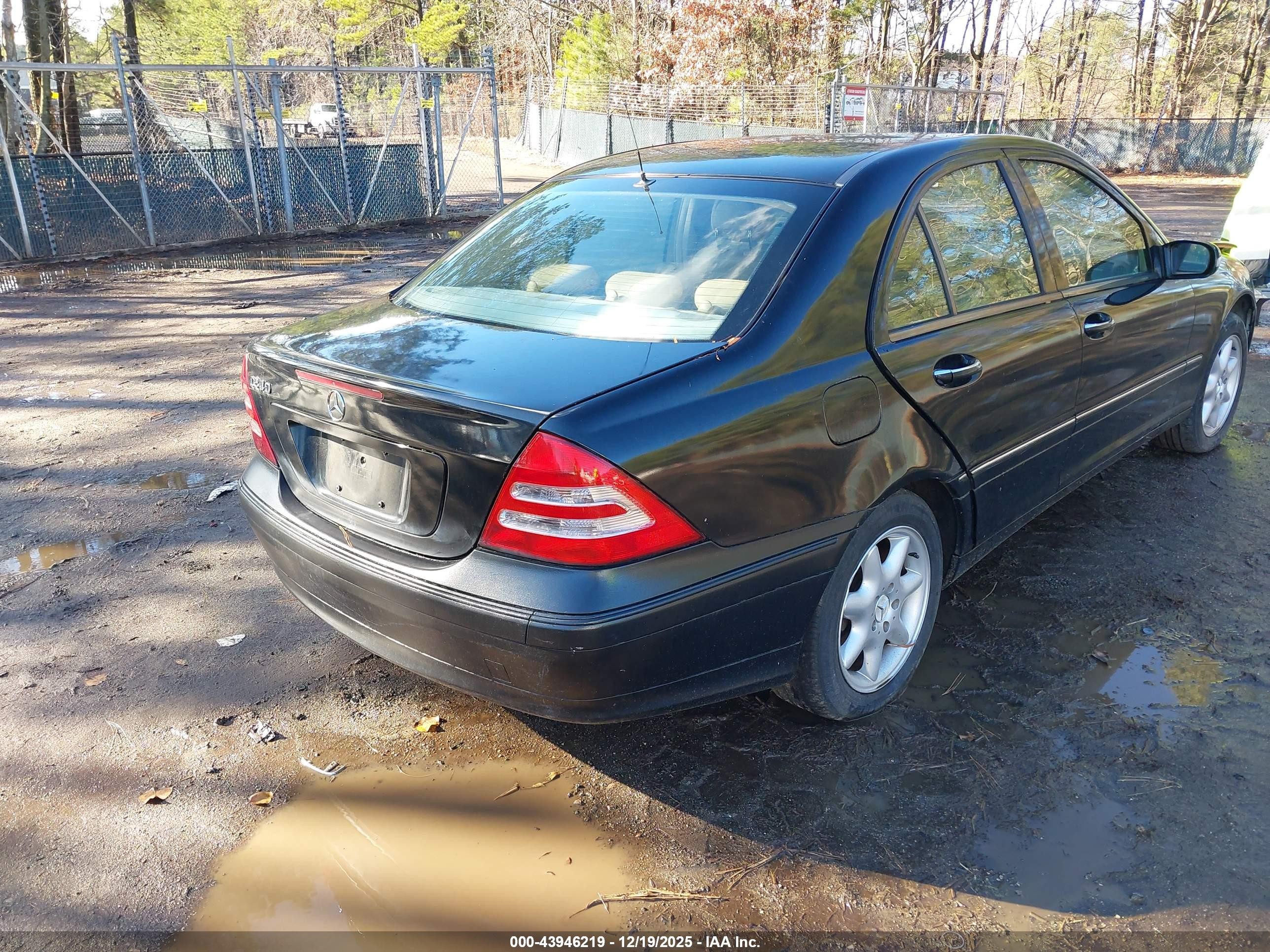 2002 Mercedes-benz C 240   Black vin: WDBRF61J62F290369