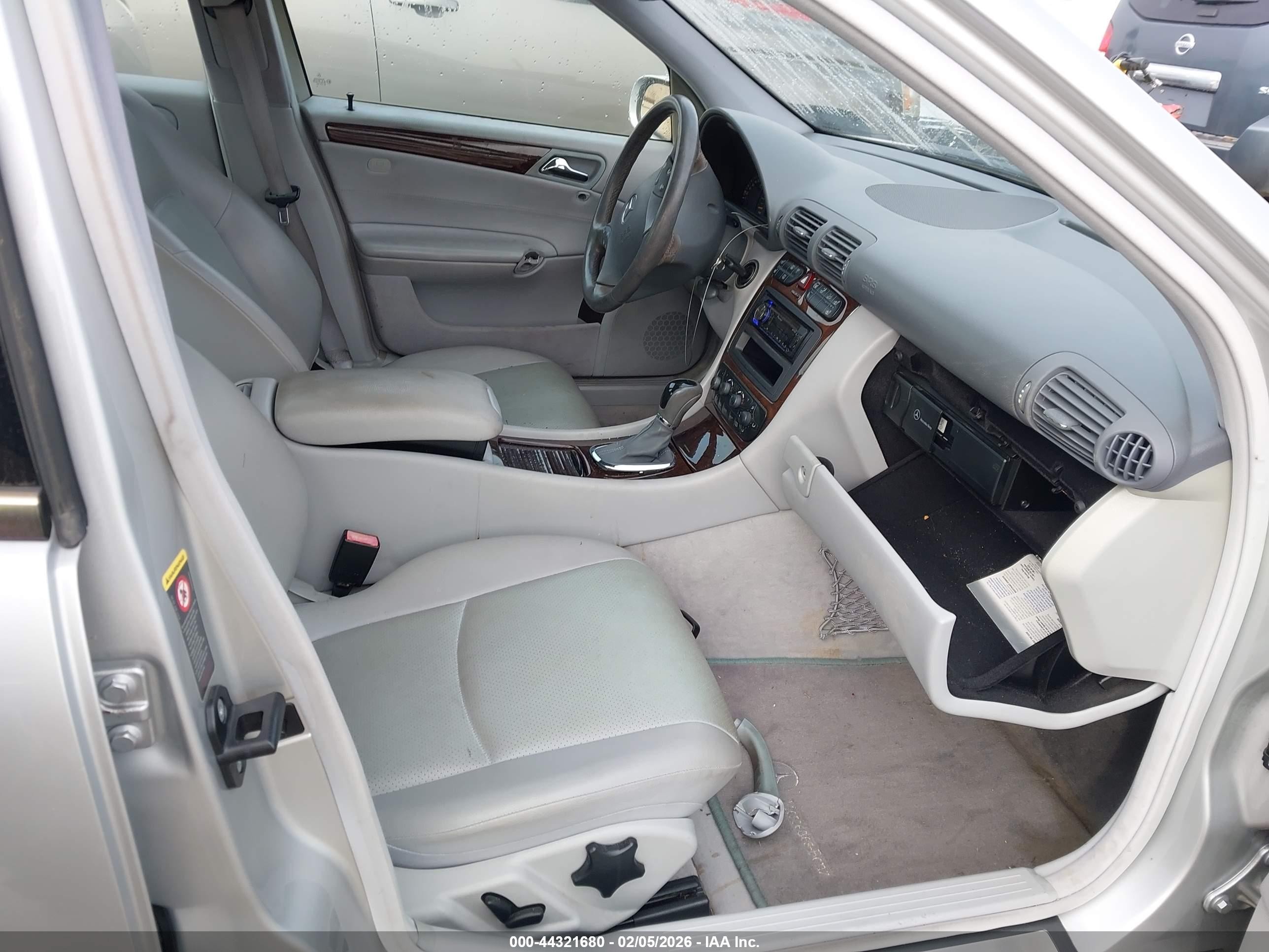 2003 Mercedes-benz C 240   Серебряный vin: WDBRF61J63A528056