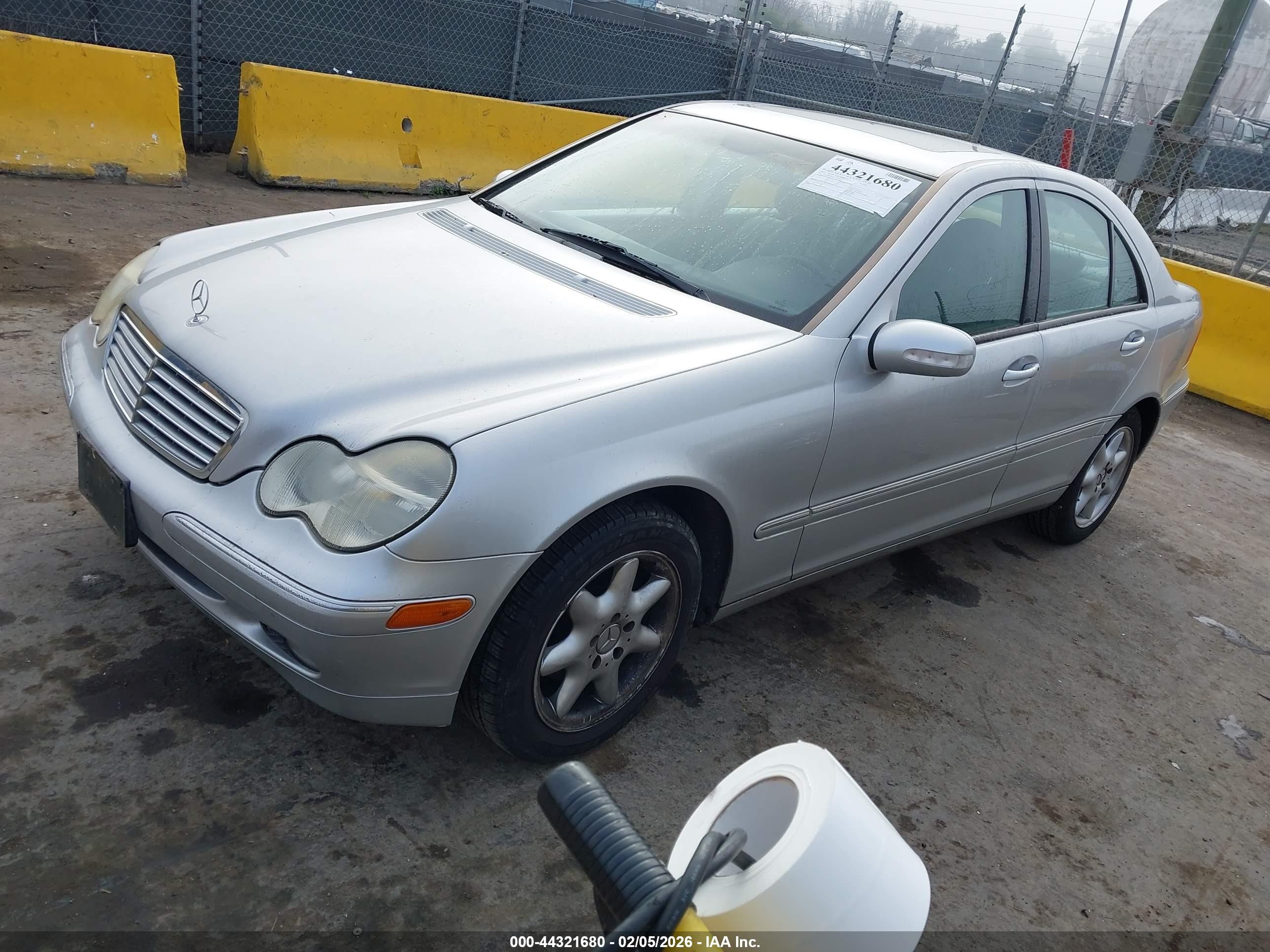 2003 Mercedes-benz C 240   Серебряный vin: WDBRF61J63A528056