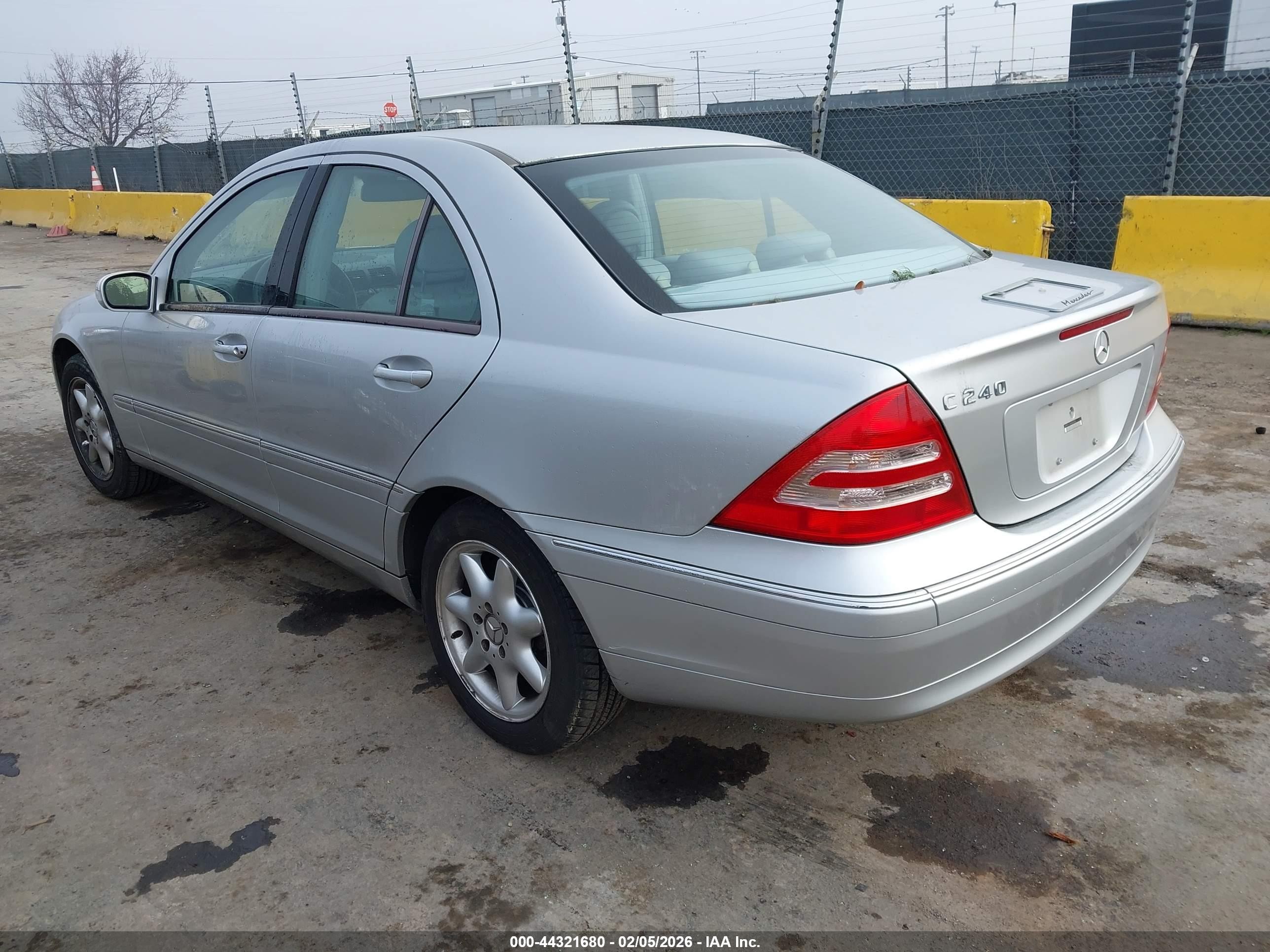 2003 Mercedes-benz C 240   Серебряный vin: WDBRF61J63A528056