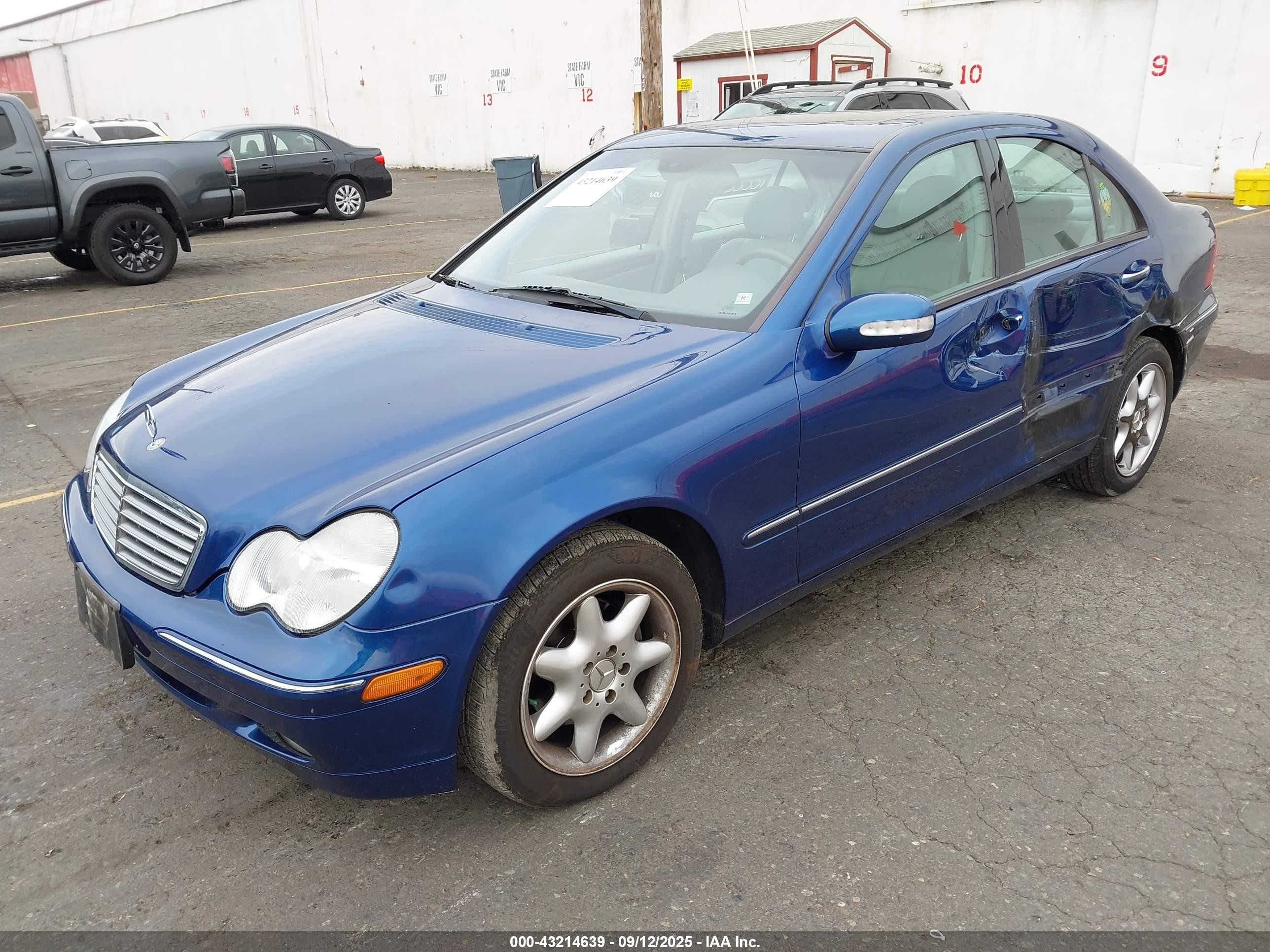2003 Mercedes-benz C 240   Синий vin: WDBRF61J63F432172