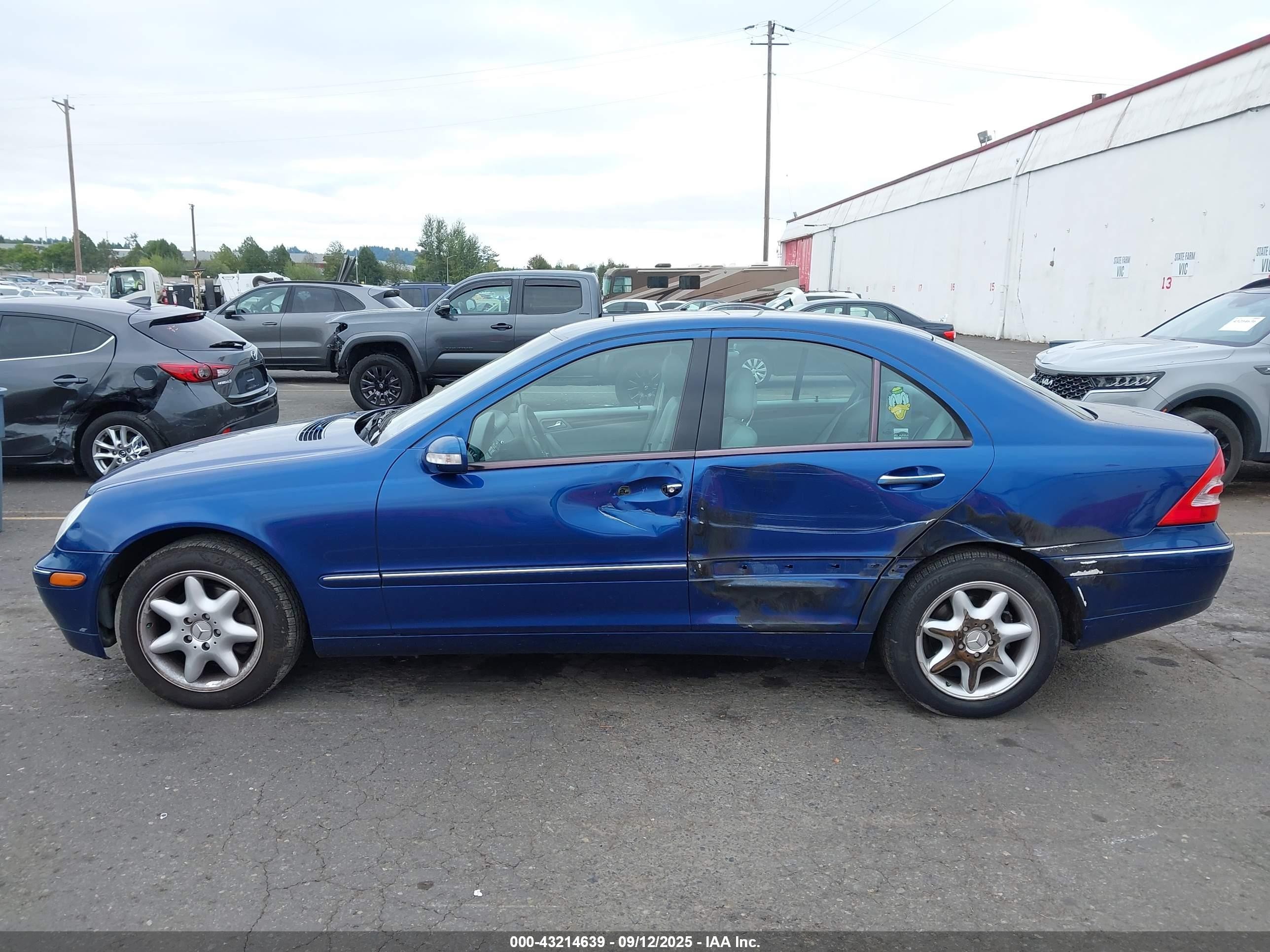 2003 Mercedes-benz C 240   Синий vin: WDBRF61J63F432172