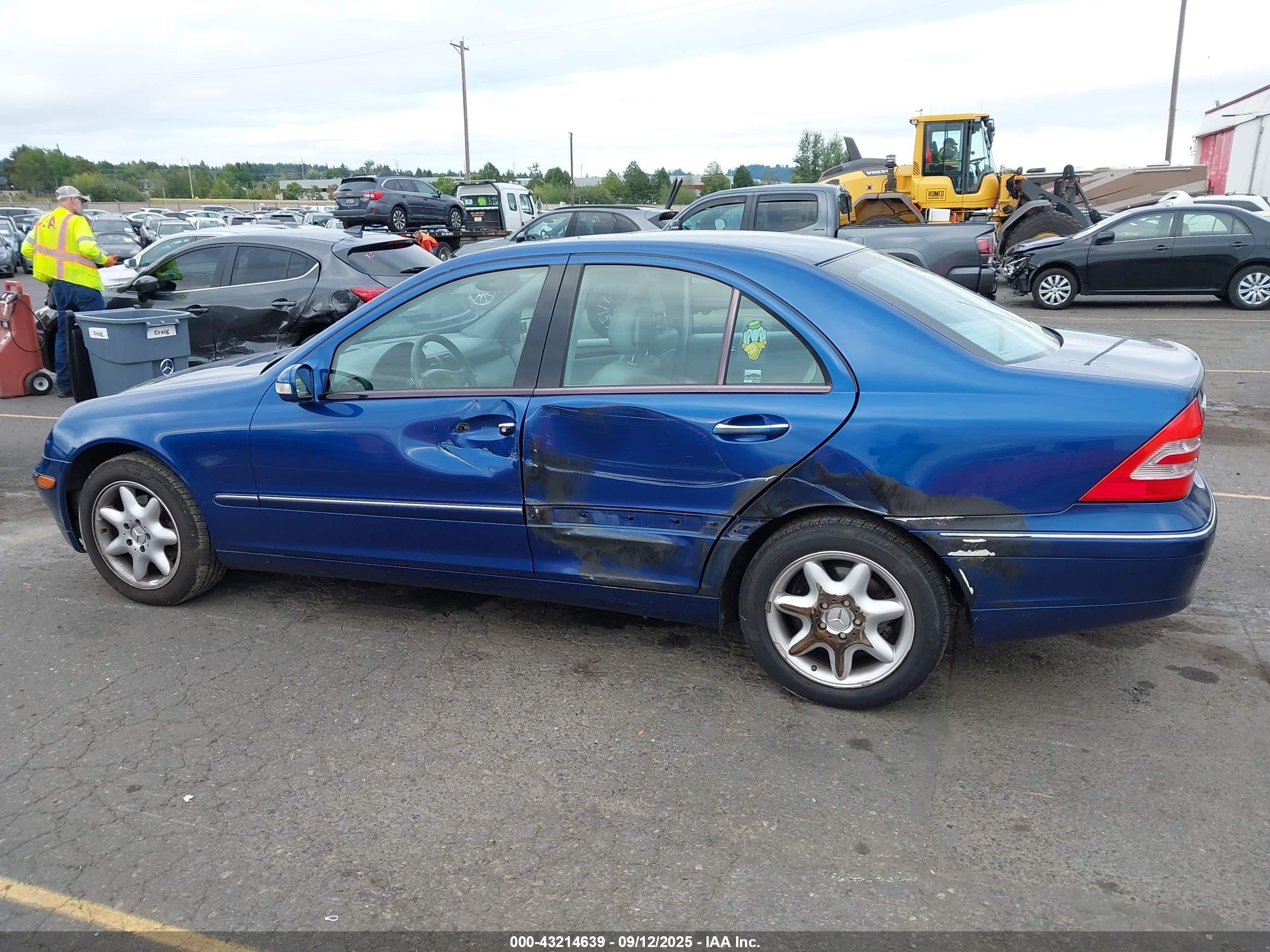 2003 Mercedes-benz C 240   Синий vin: WDBRF61J63F432172