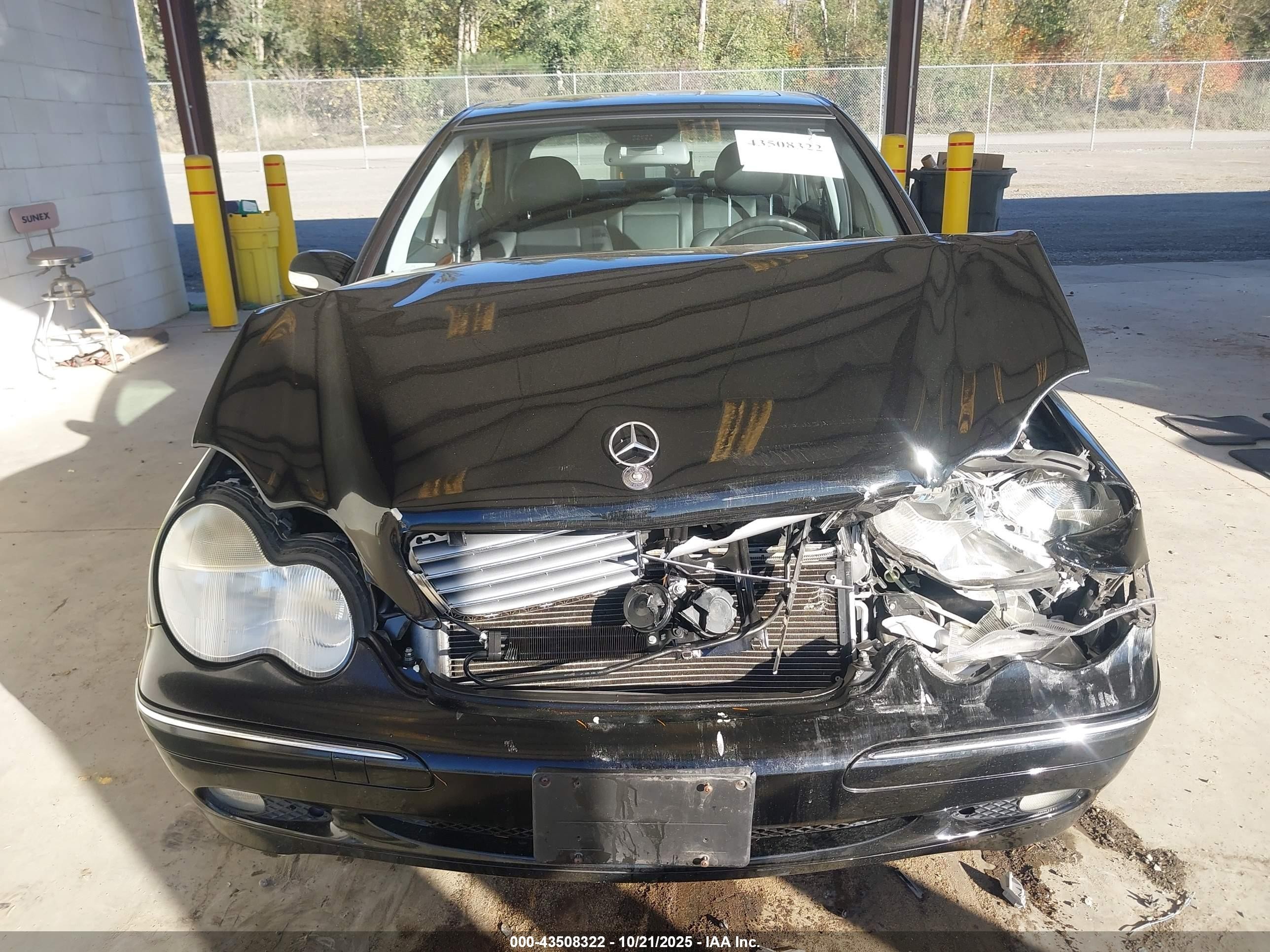 2004 Mercedes-benz C 240   Black vin: WDBRF61J64F477050