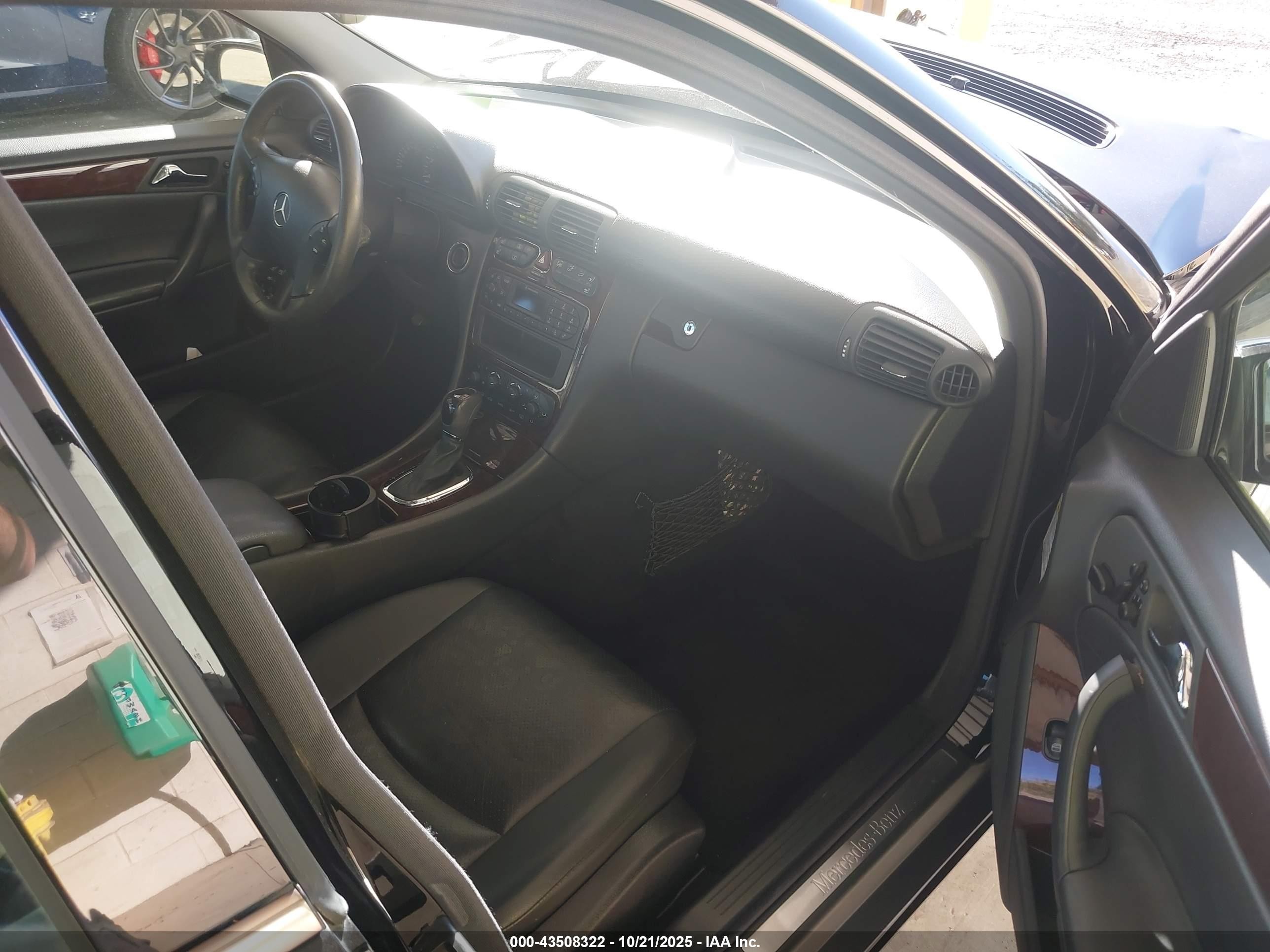 2004 Mercedes-benz C 240   Black vin: WDBRF61J64F477050