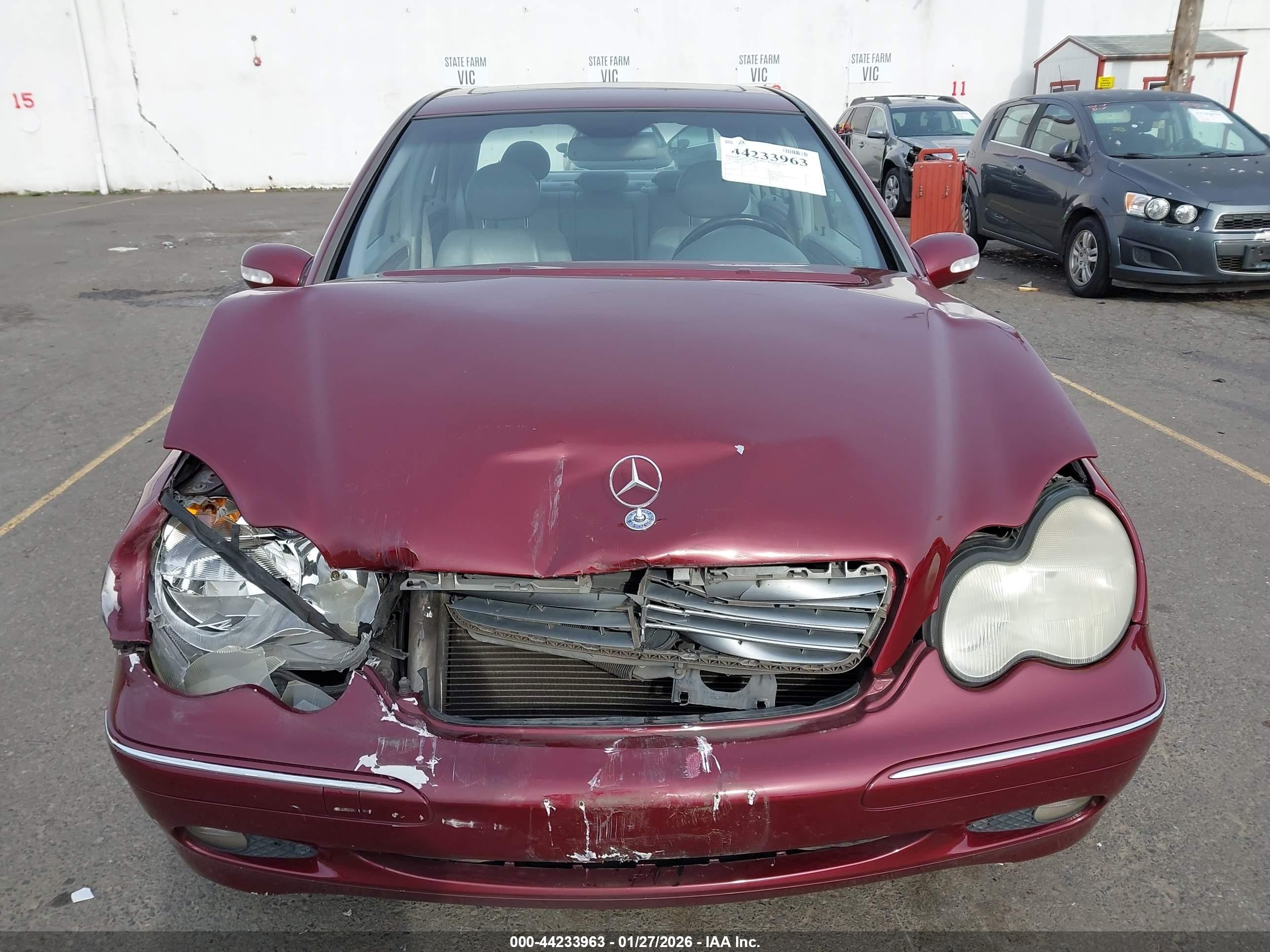 2001 Mercedes-benz C 240   Maroon vin: WDBRF61J71F019447