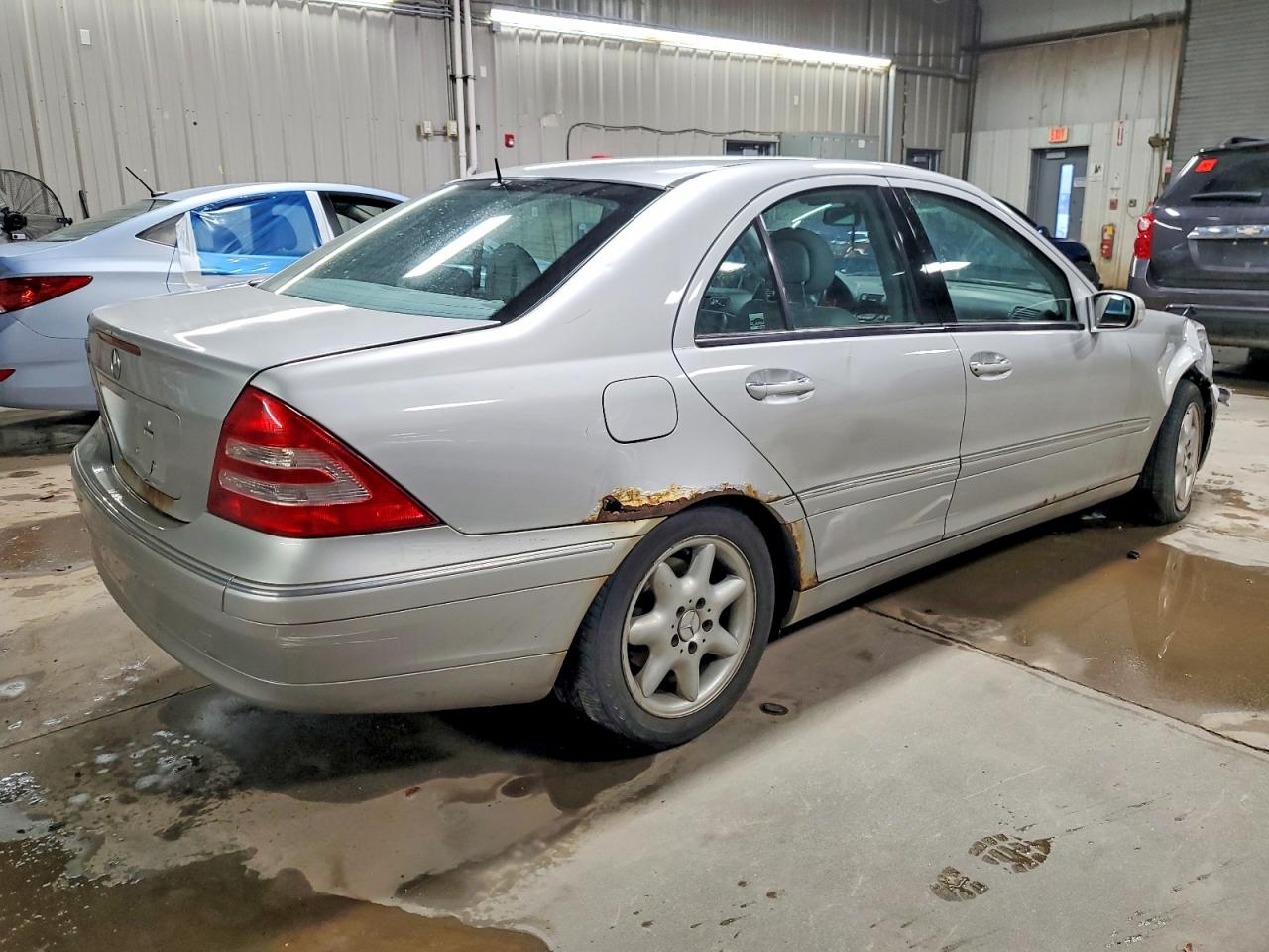 2002 Mercedes-benz C 240 Серебряный vin: WDBRF61J72F154770