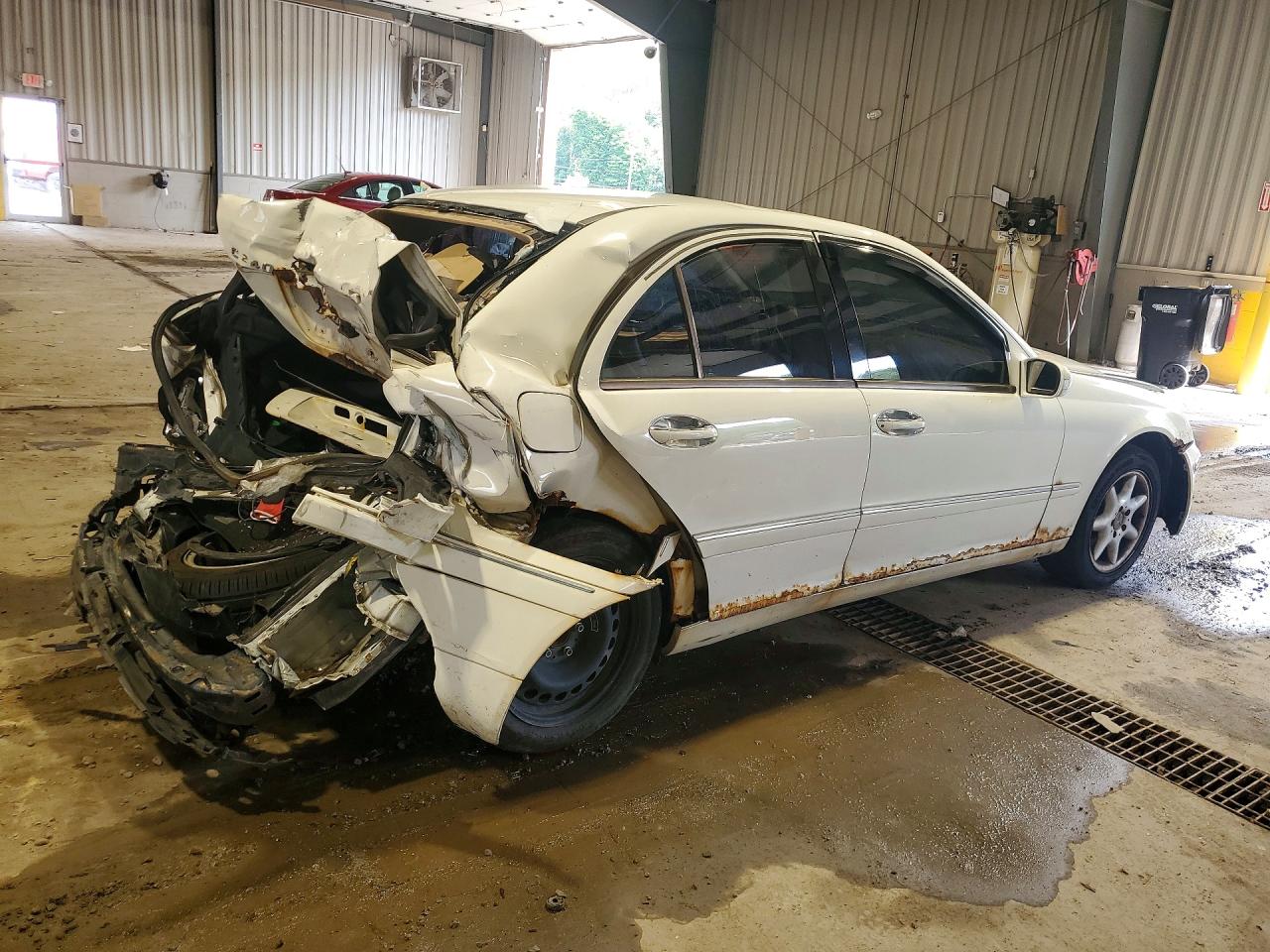 2002 Mercedes-benz C 240 White vin: WDBRF61J72F237230