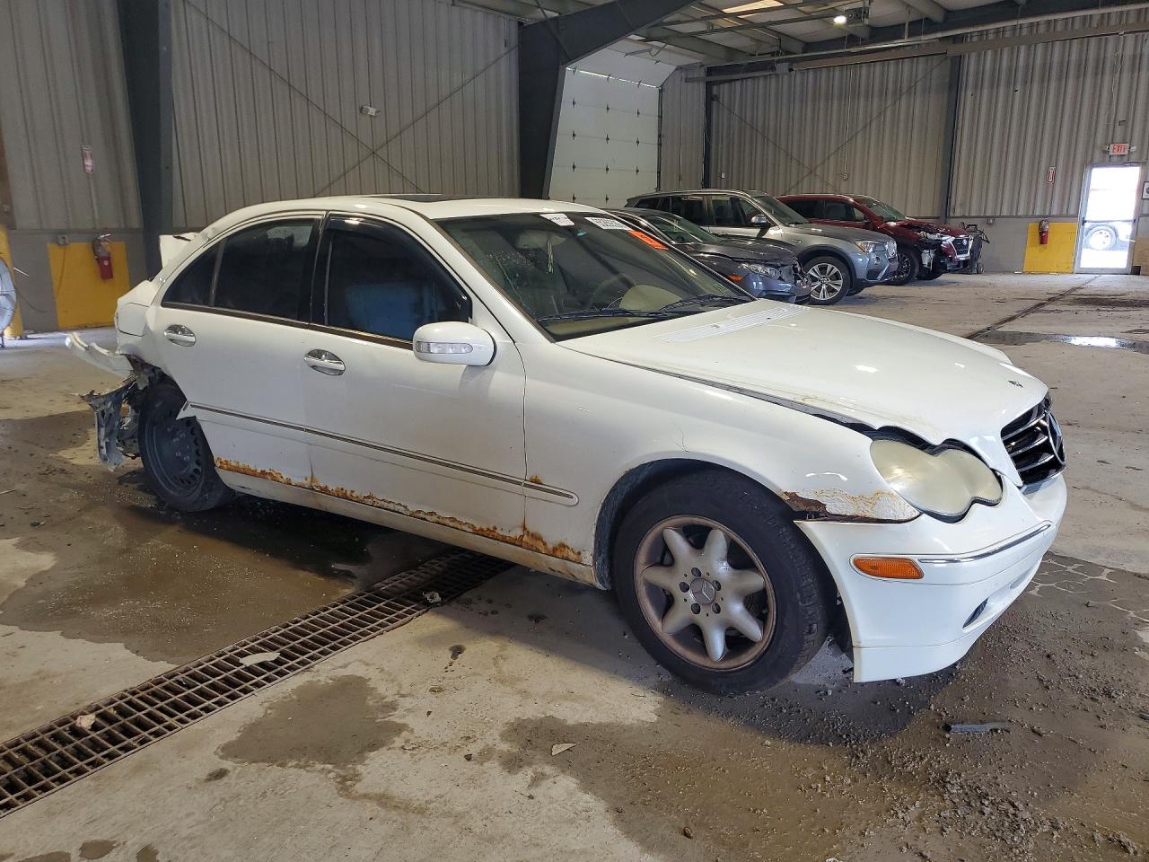 2002 Mercedes-benz C 240 White vin: WDBRF61J72F237230