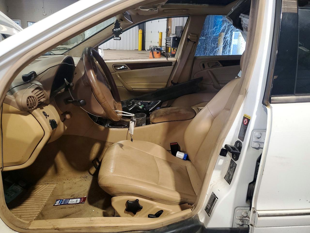2002 Mercedes-benz C 240 White vin: WDBRF61J72F237230