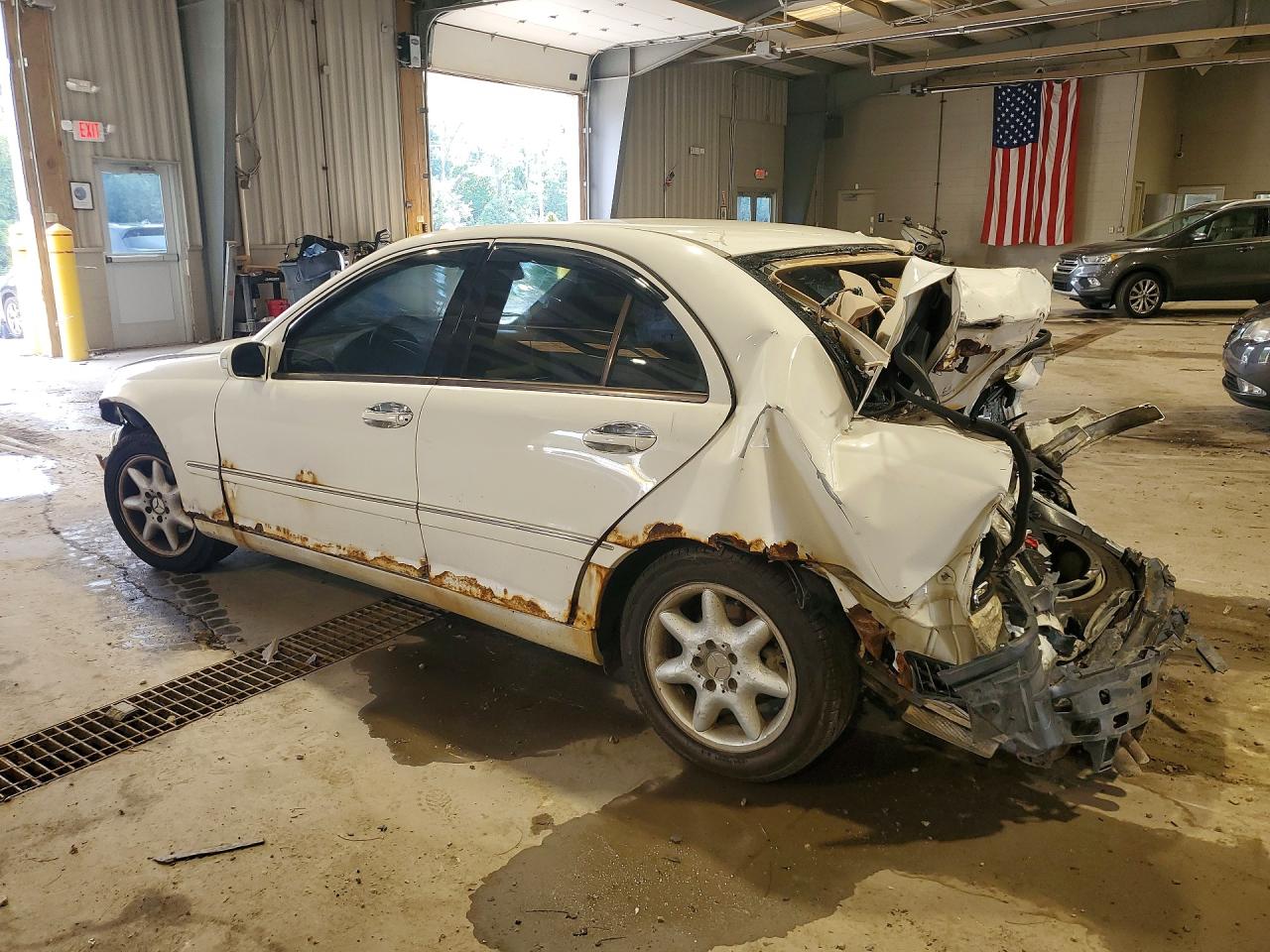 2002 Mercedes-benz C 240 White vin: WDBRF61J72F237230