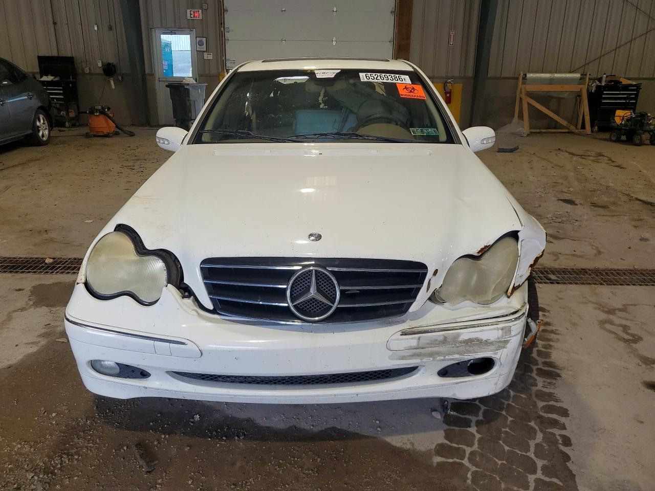 2002 Mercedes-benz C 240 White vin: WDBRF61J72F237230