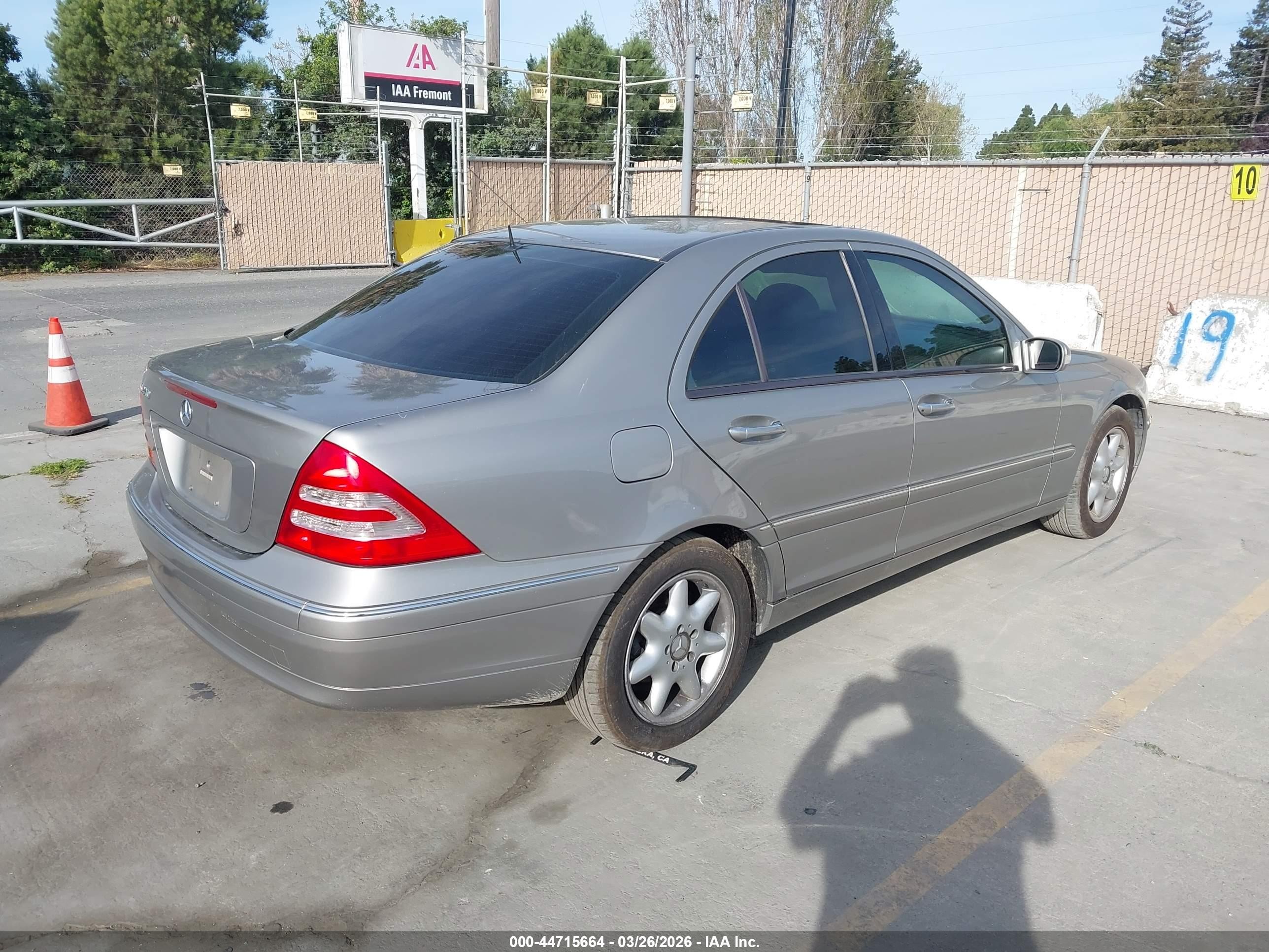2003 Mercedes-benz C 240   Champagne vin: WDBRF61J73A423364