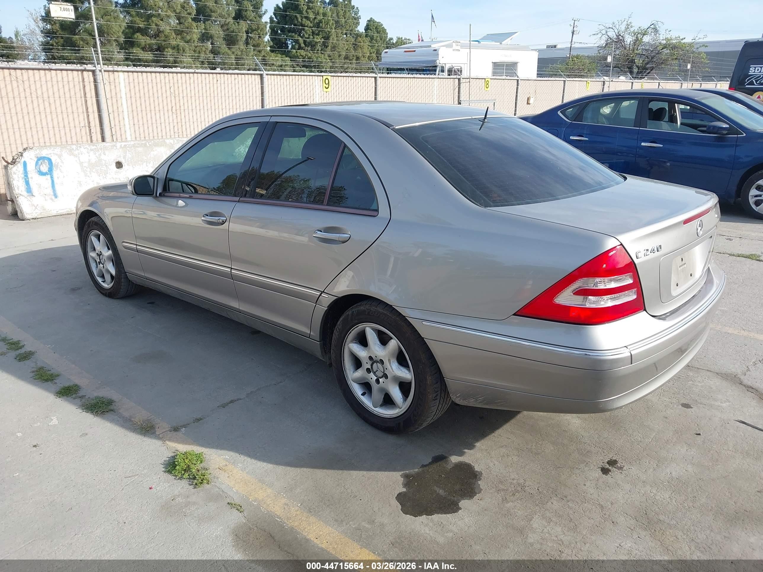 2003 Mercedes-benz C 240   Champagne vin: WDBRF61J73A423364