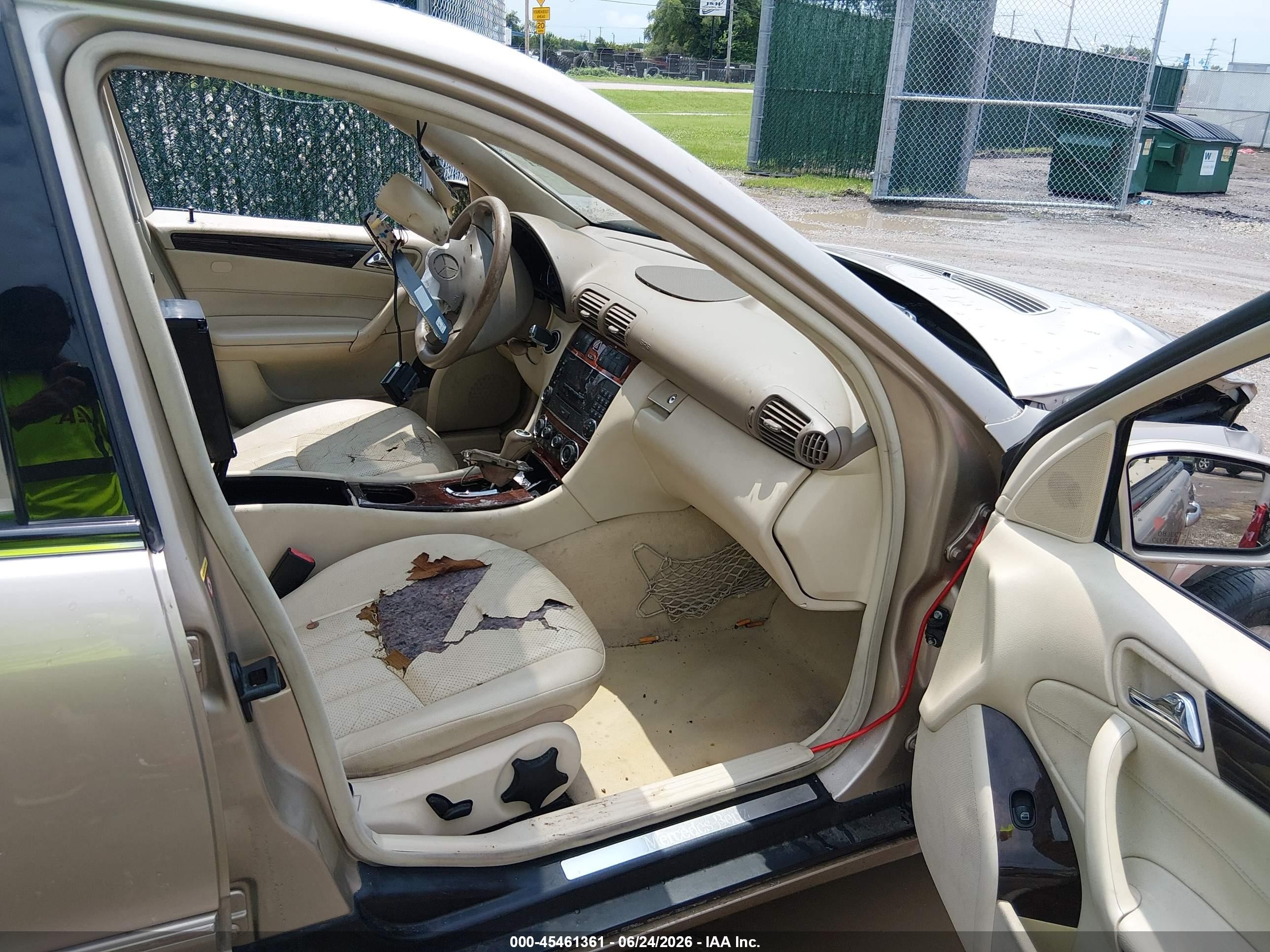 2005 Mercedes-benz C 240 Luxury Champagne vin: WDBRF61J75F679154