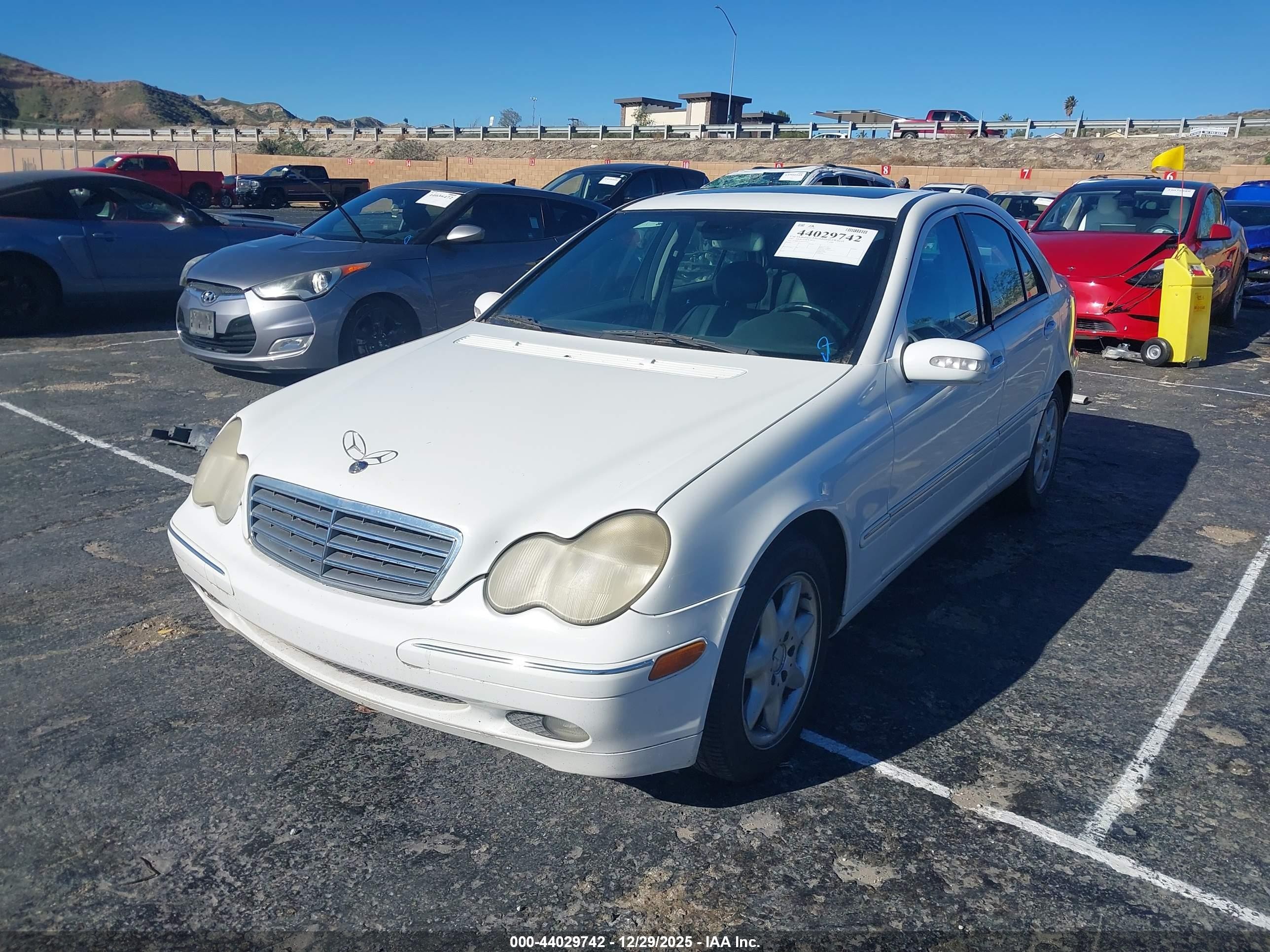 2001 Mercedes-benz C 240   White vin: WDBRF61J81F070262