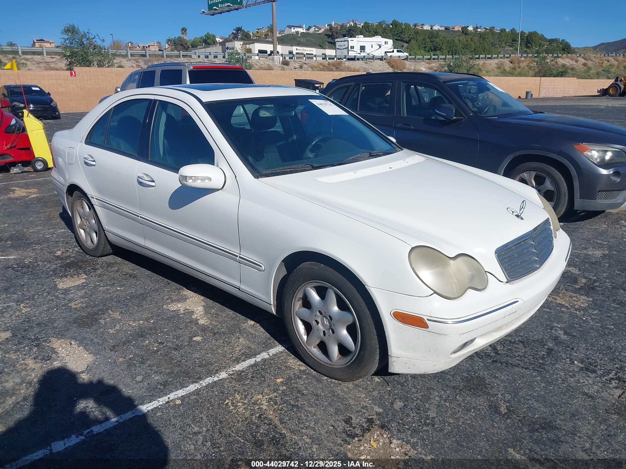 2001 Mercedes-benz C 240   White vin: WDBRF61J81F070262
