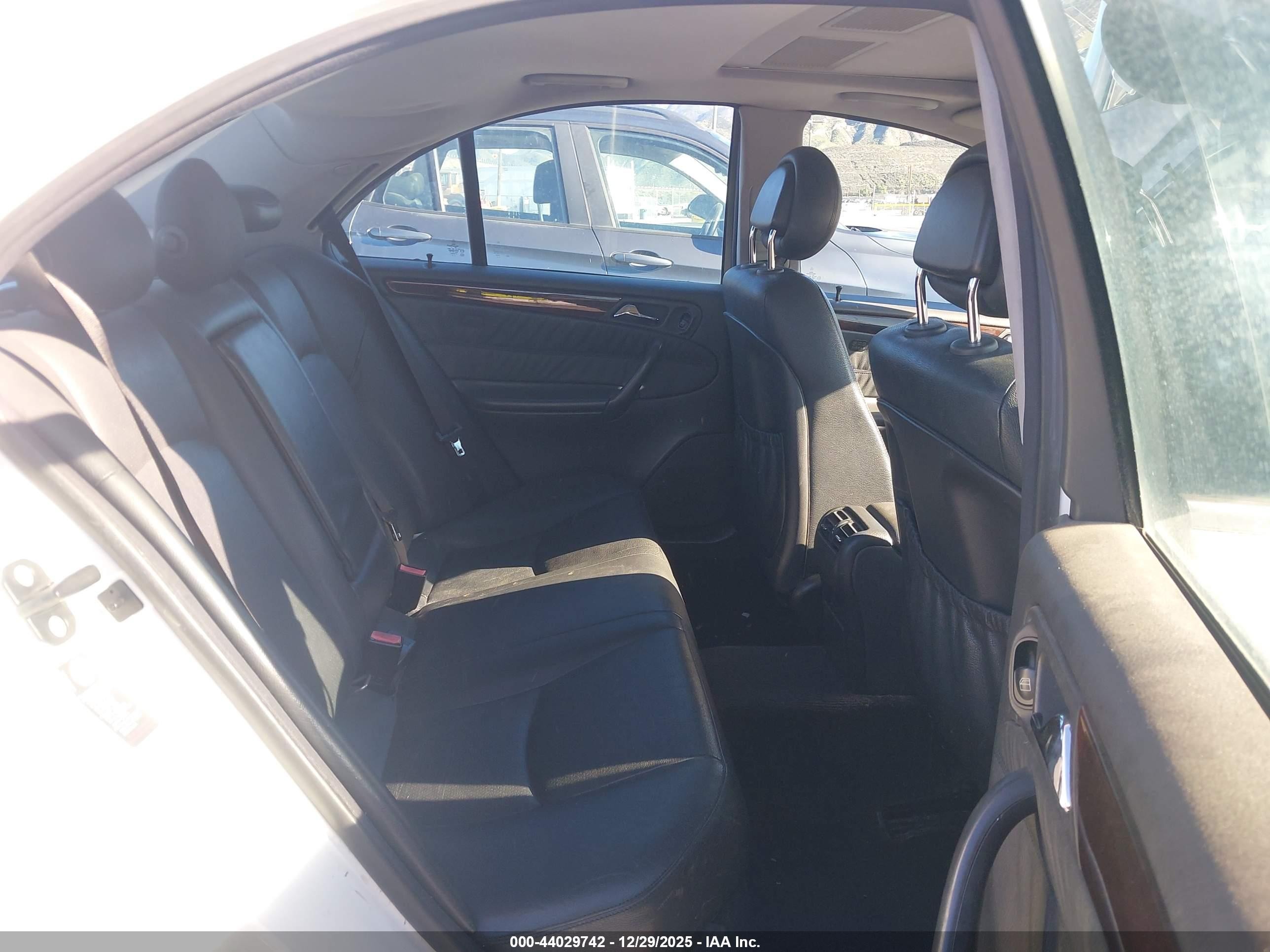 2001 Mercedes-benz C 240   White vin: WDBRF61J81F070262