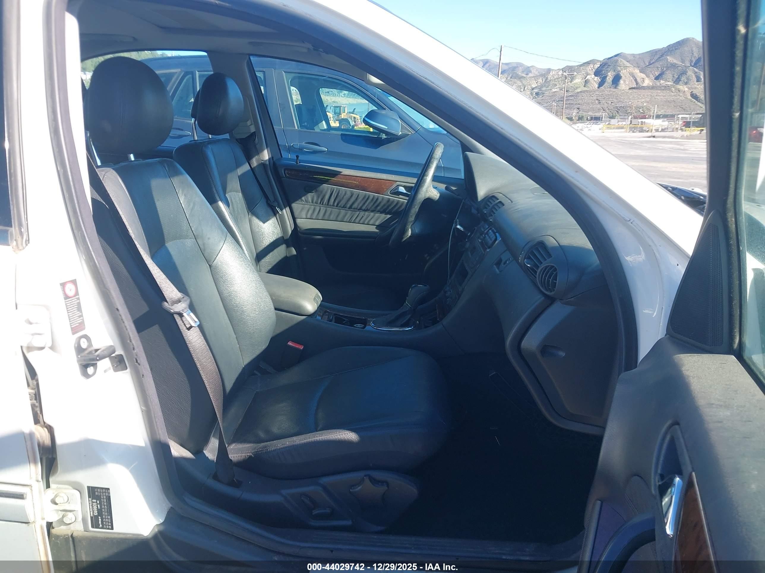 2001 Mercedes-benz C 240   White vin: WDBRF61J81F070262