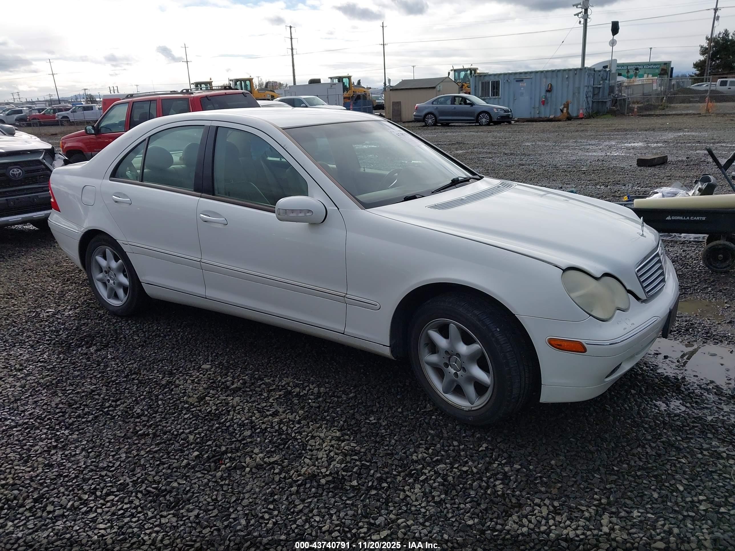 2002 Mercedes-benz C 240   Белый vin: WDBRF61J82F243294
