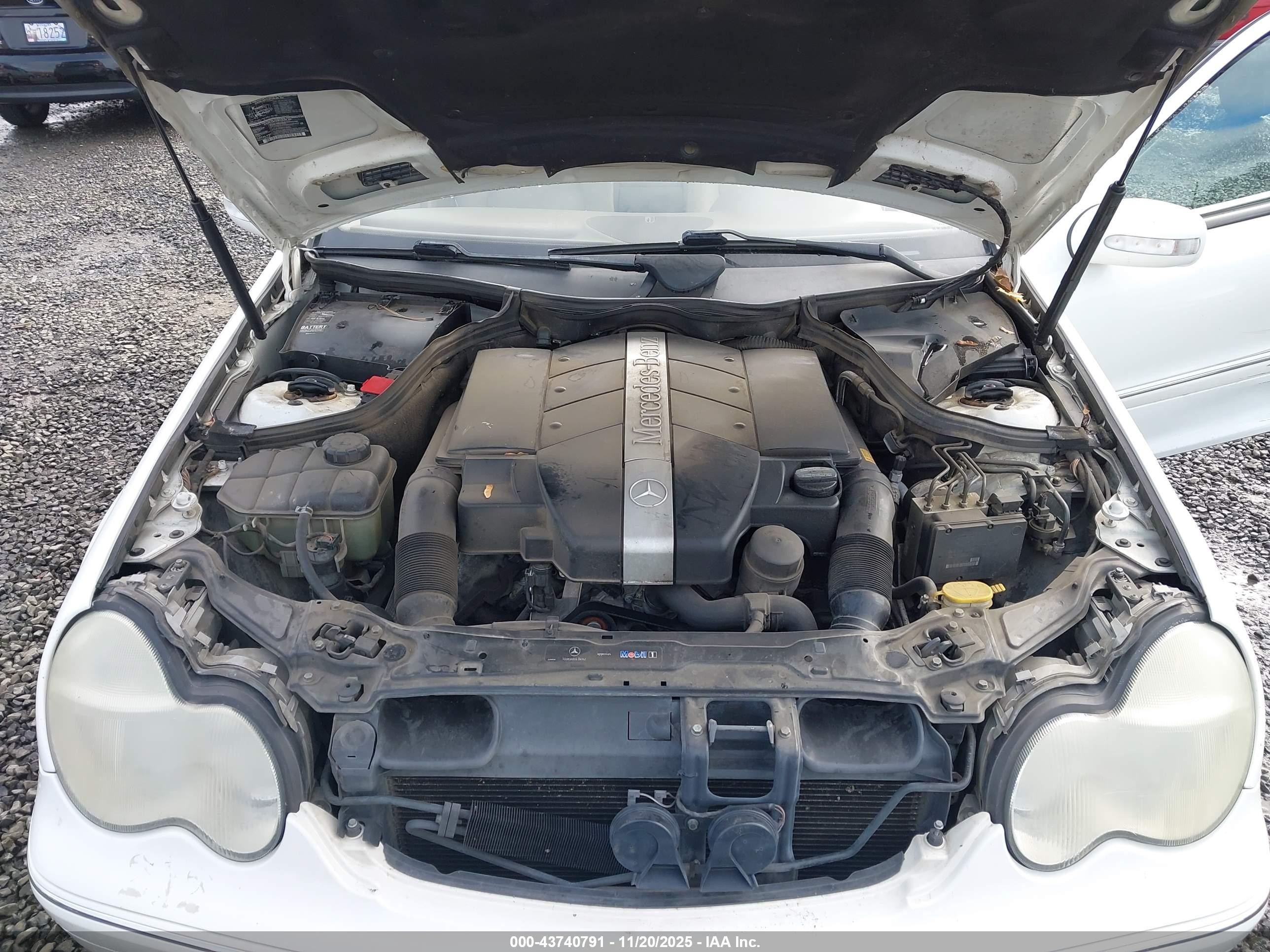 2002 Mercedes-benz C 240   White vin: WDBRF61J82F243294