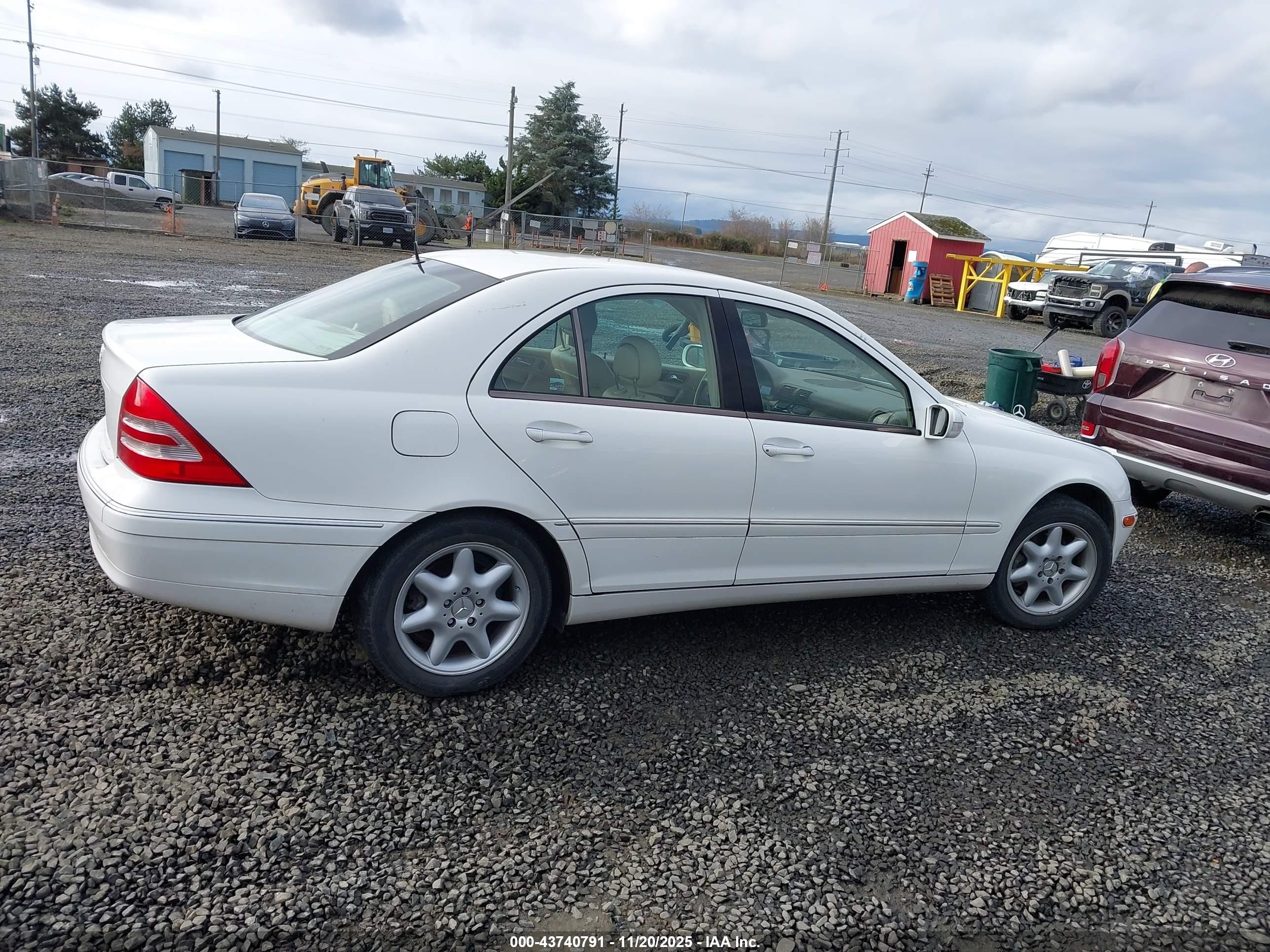 2002 Mercedes-benz C 240   White vin: WDBRF61J82F243294