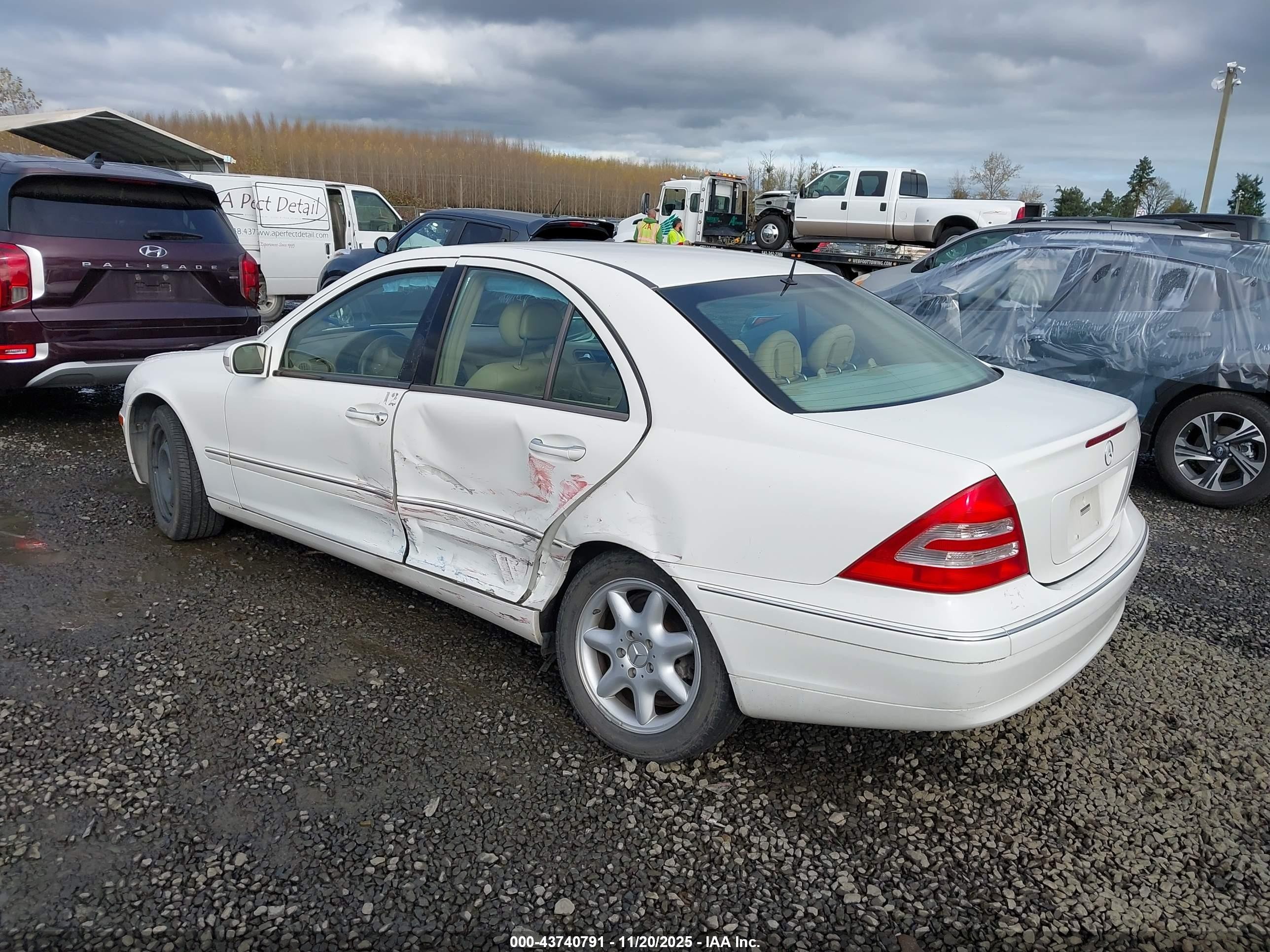 2002 Mercedes-benz C 240   White vin: WDBRF61J82F243294